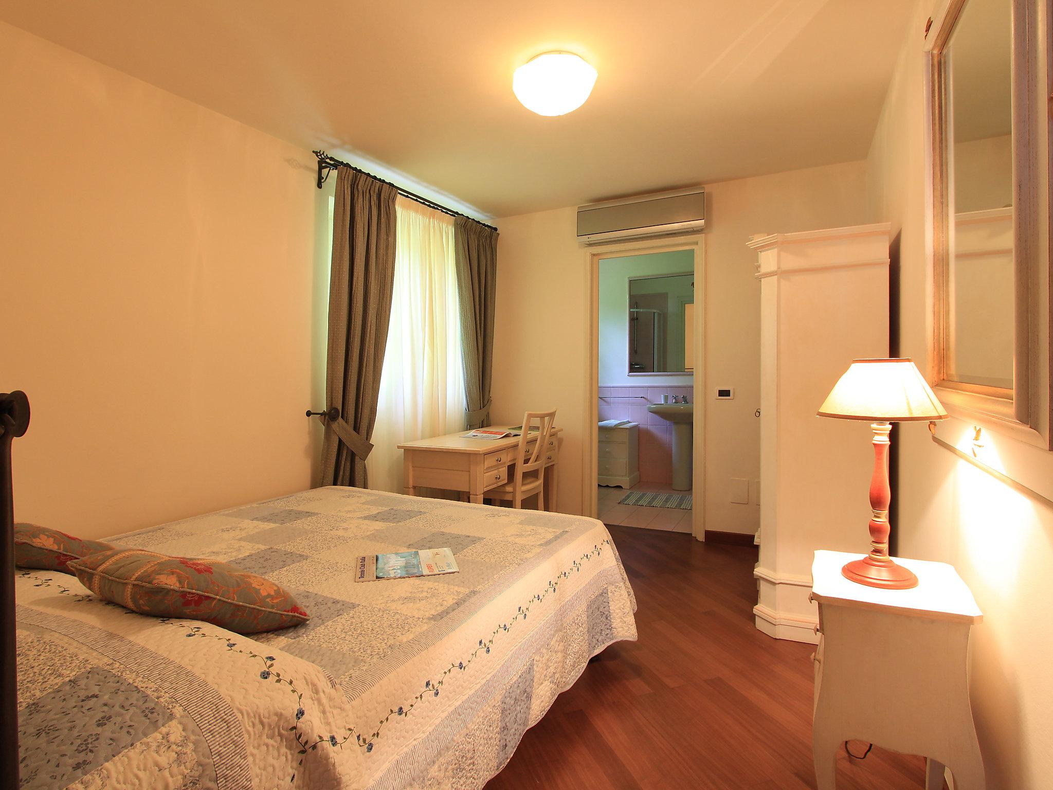 Foto 15 - Casa de 6 habitaciones en Forte dei Marmi con piscina privada y vistas al mar