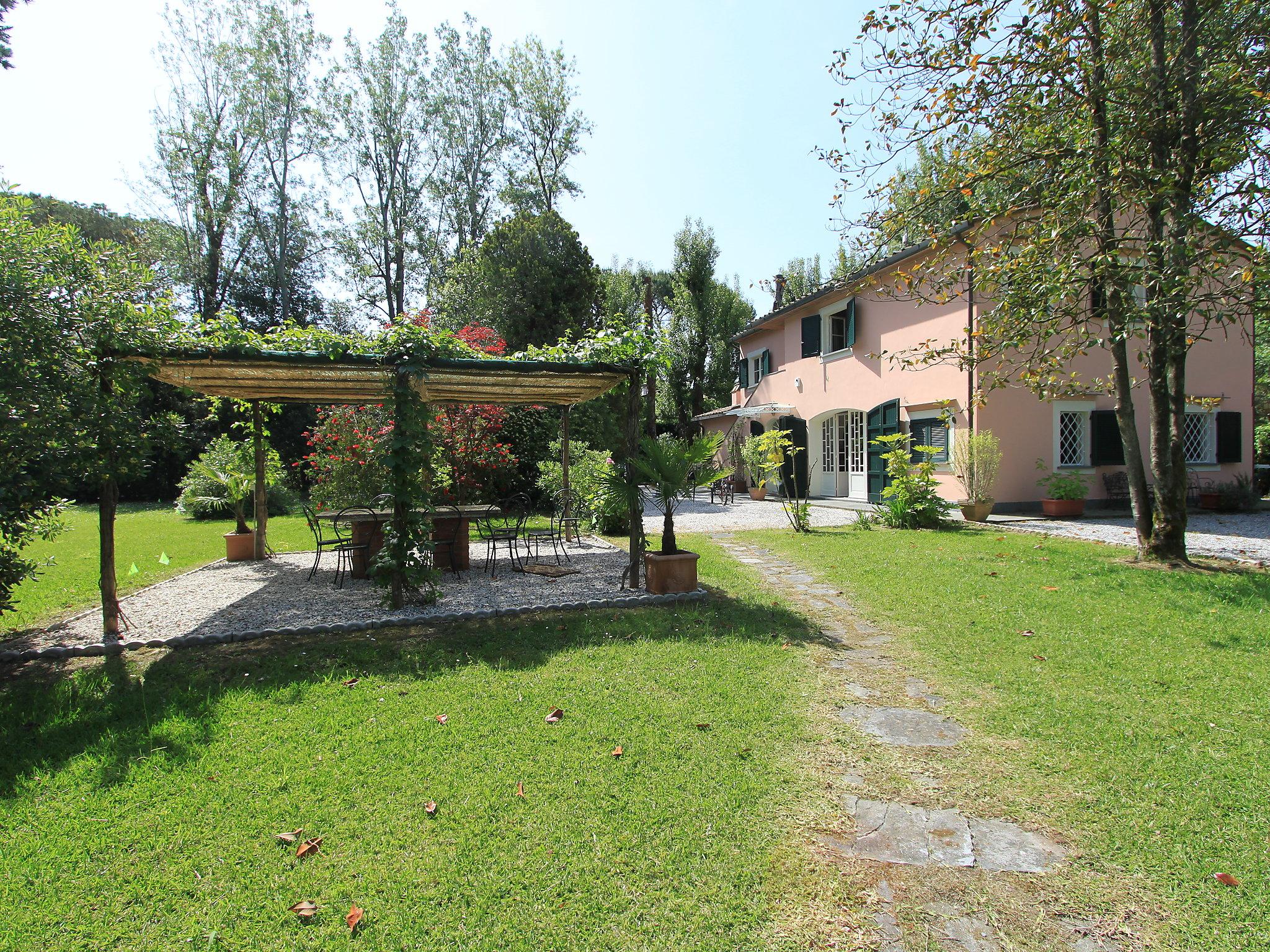 Photo 27 - Maison de 6 chambres à Forte dei Marmi avec piscine privée et vues à la mer