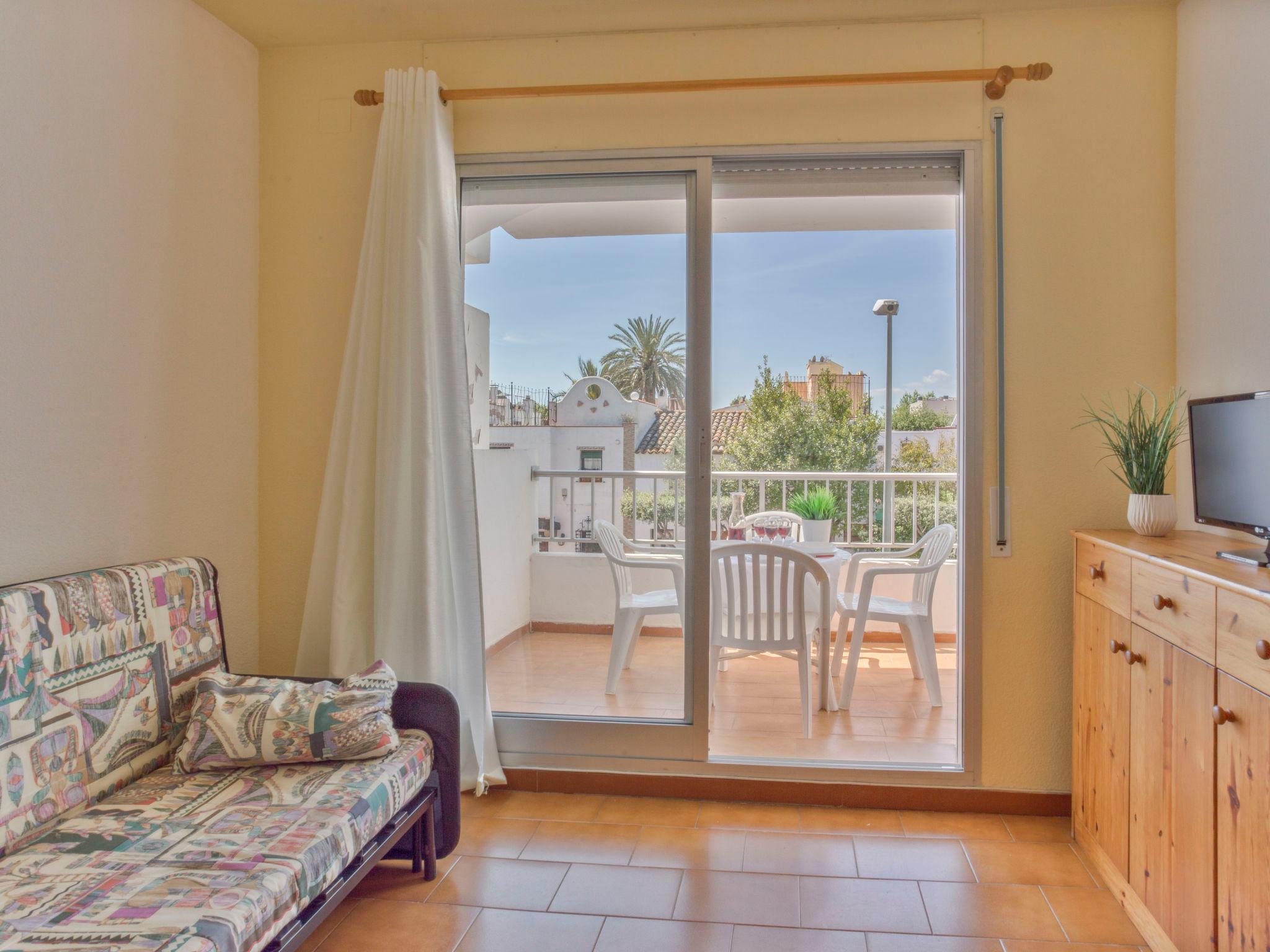 Foto 2 - Appartamento con 1 camera da letto a Castelló d'Empúries con terrazza e vista mare