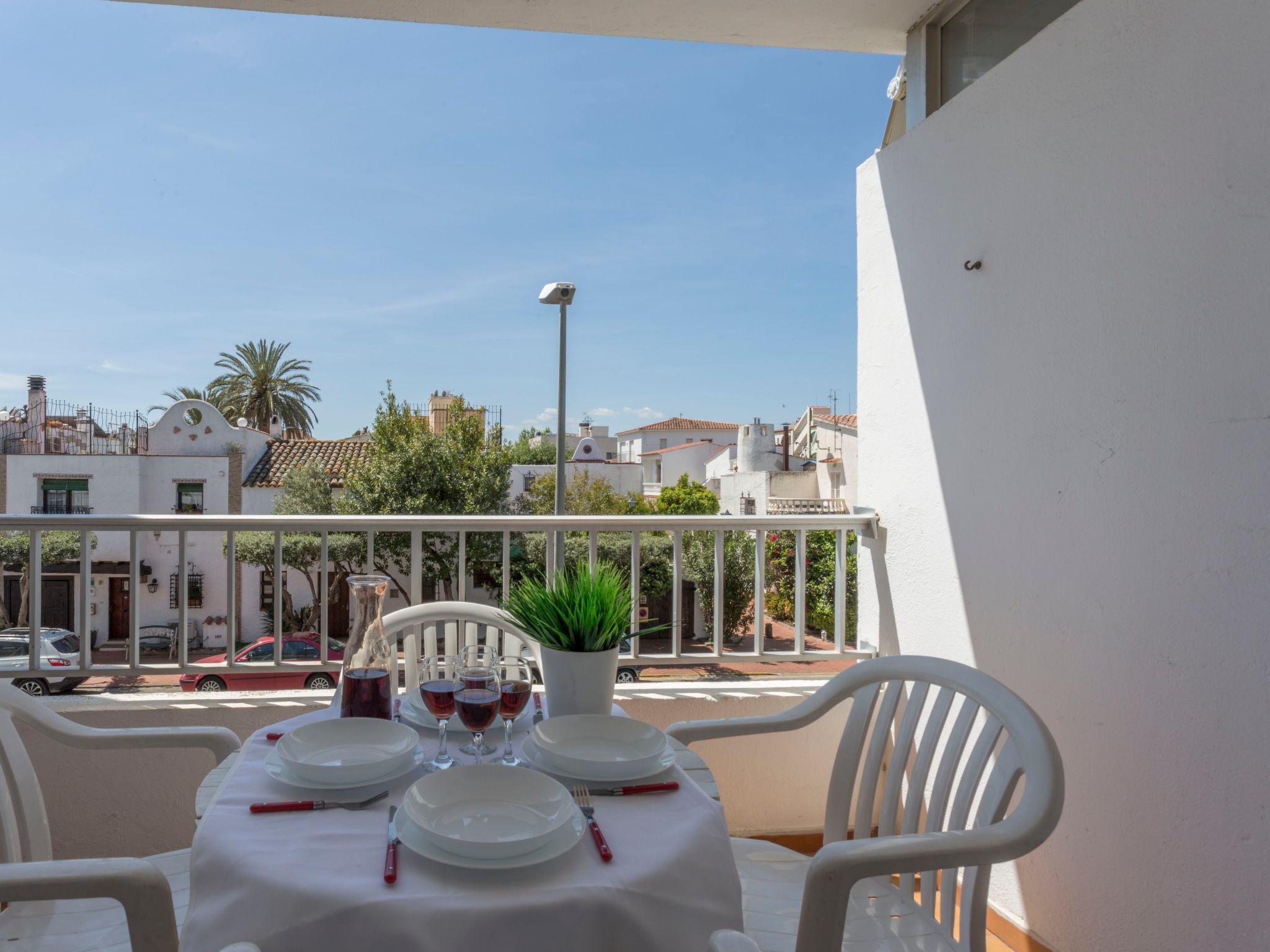 Photo 13 - Appartement de 1 chambre à Castelló d'Empúries avec terrasse et vues à la mer