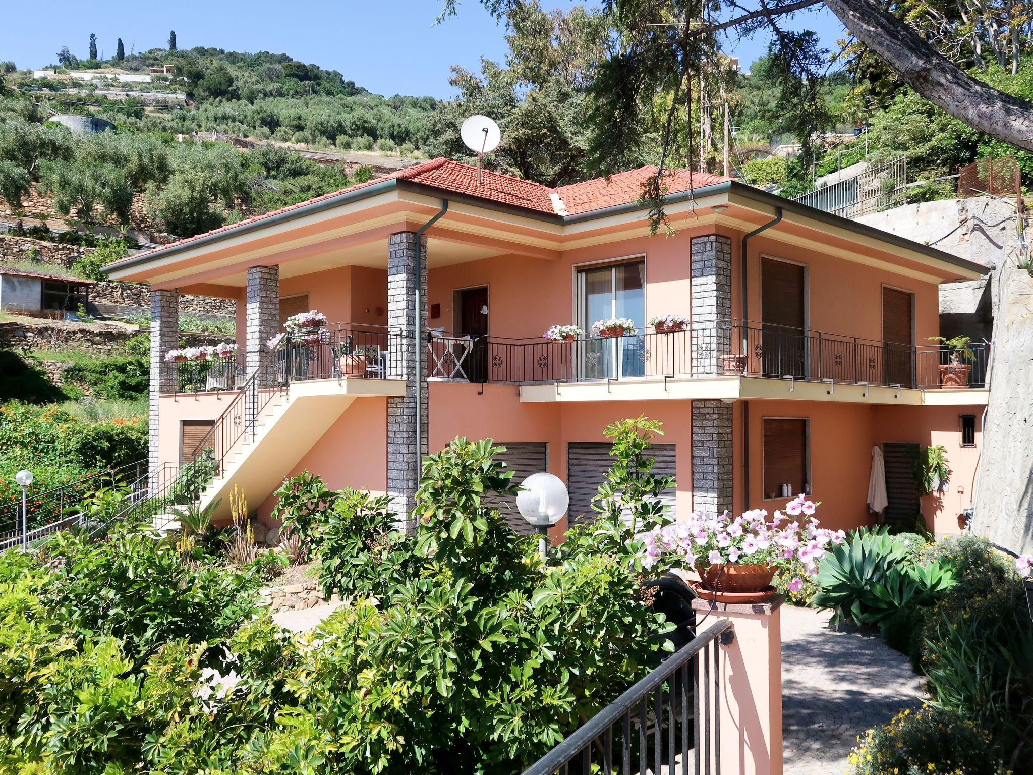 Photo 6 - Maison de 2 chambres à Cipressa avec terrasse et vues à la mer