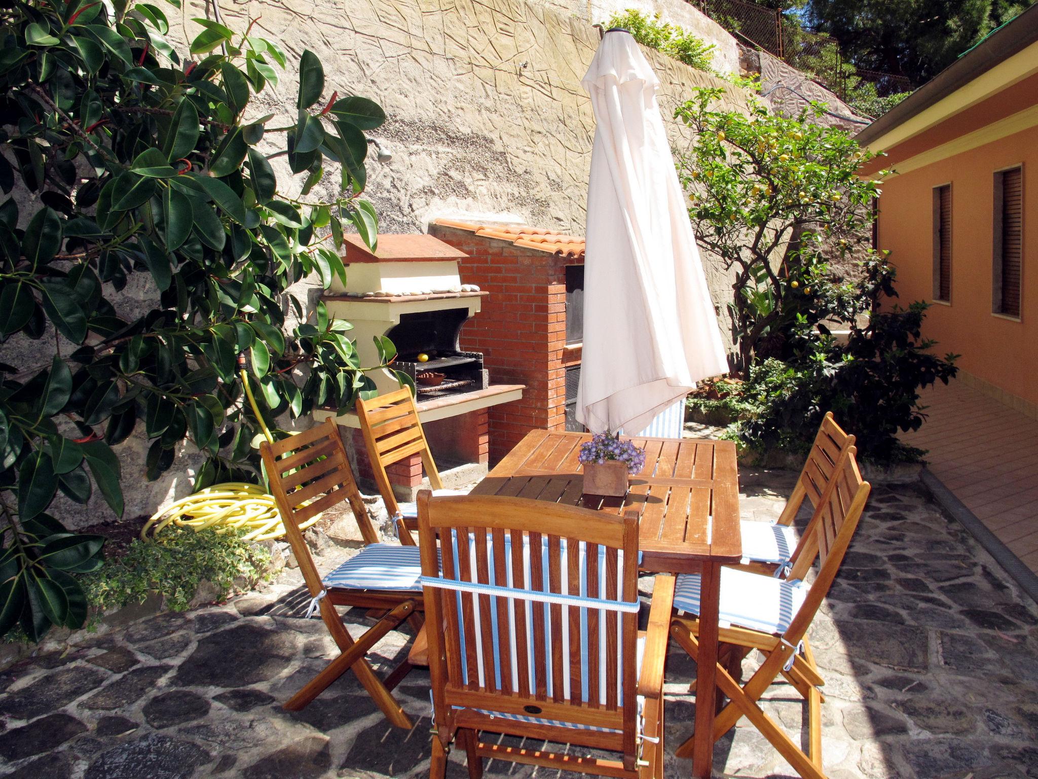 Photo 2 - Maison de 2 chambres à Cipressa avec jardin et terrasse