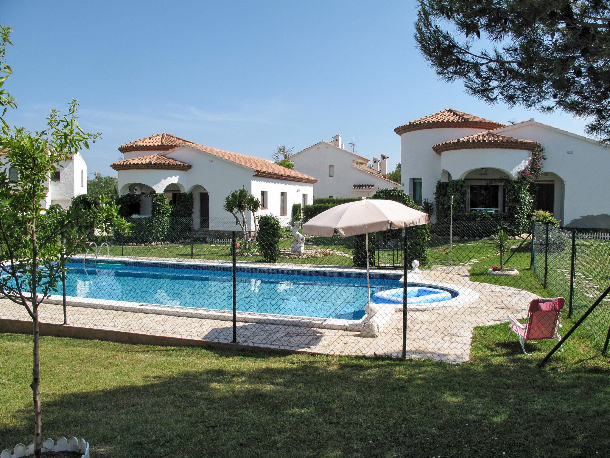 Photo 1 - Maison de 3 chambres à Mont-roig del Camp avec piscine et vues à la mer