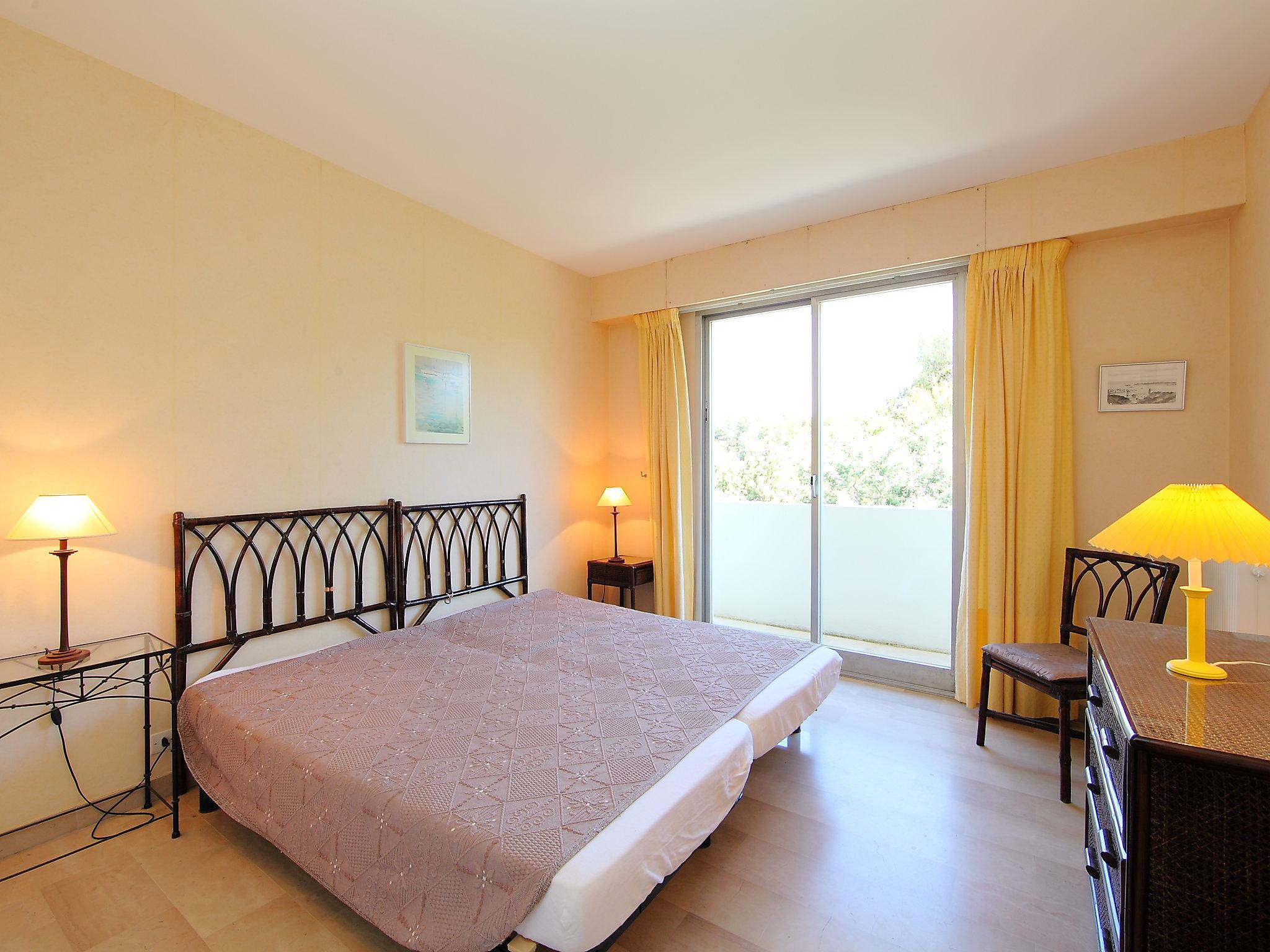 Foto 12 - Appartamento con 1 camera da letto a Cannes con piscina privata e vista mare