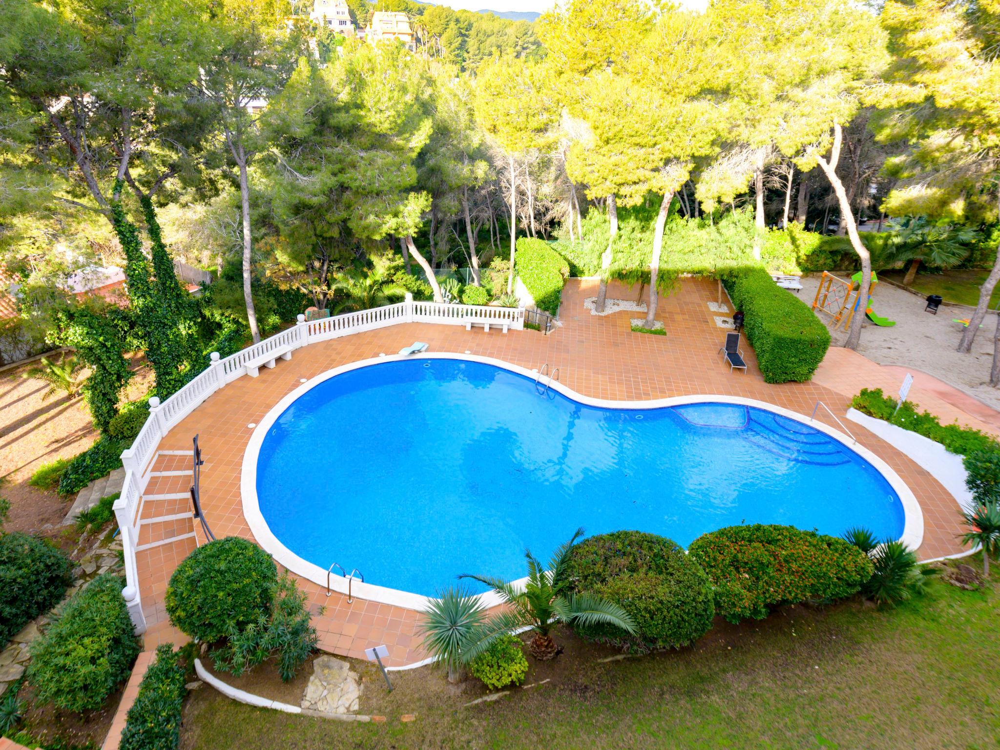 Photo 1 - Appartement de 3 chambres à Sitges avec piscine et vues à la mer