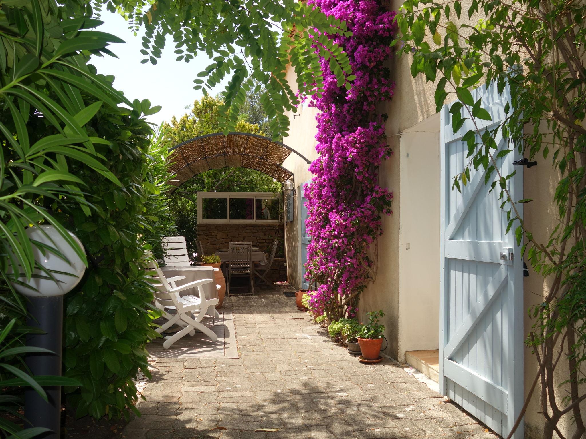 Foto 15 - Casa de 3 quartos em Saint-Cyr-sur-Mer com jardim e vistas do mar