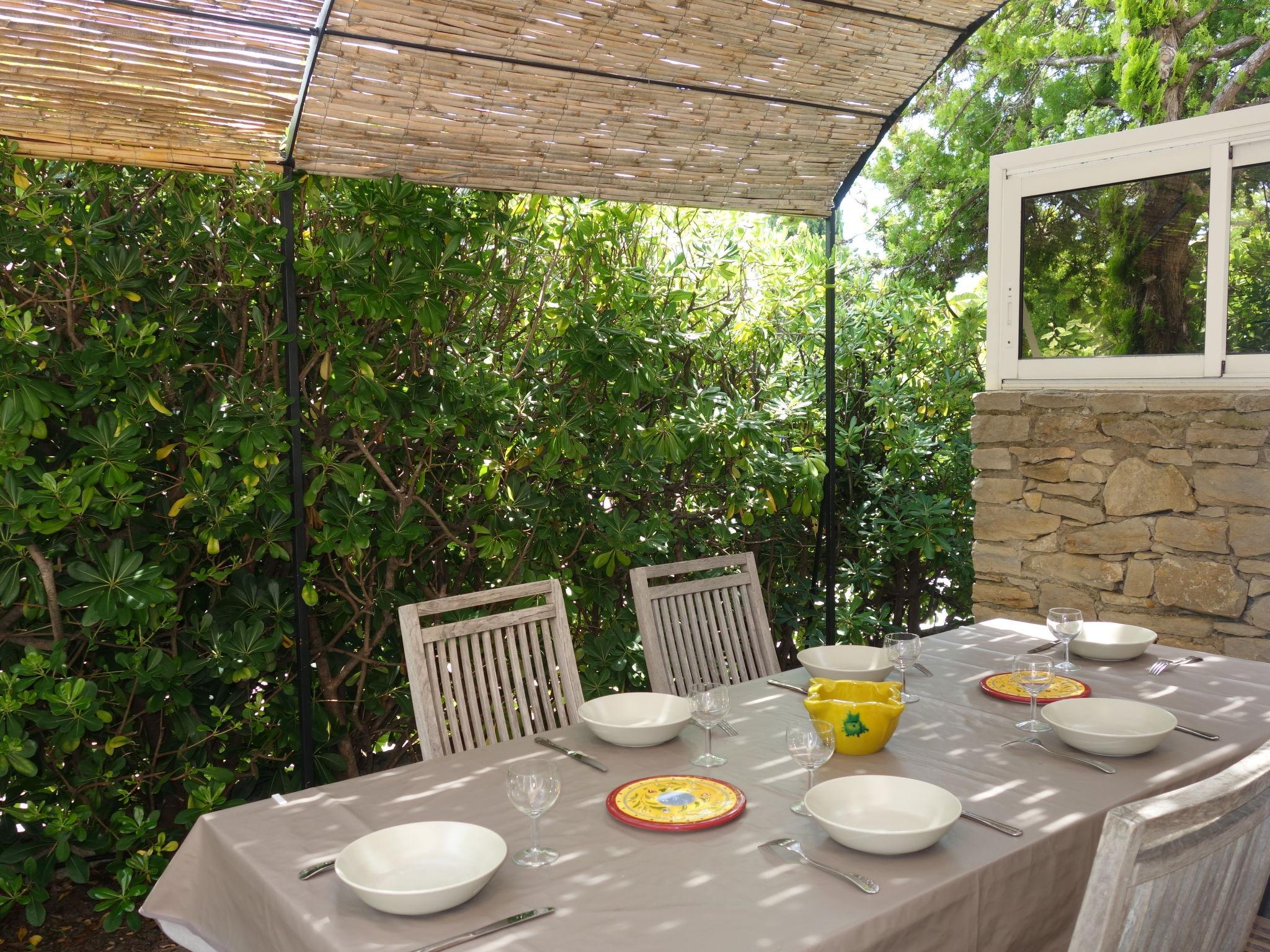 Foto 4 - Casa de 3 habitaciones en Saint-Cyr-sur-Mer con jardín y terraza