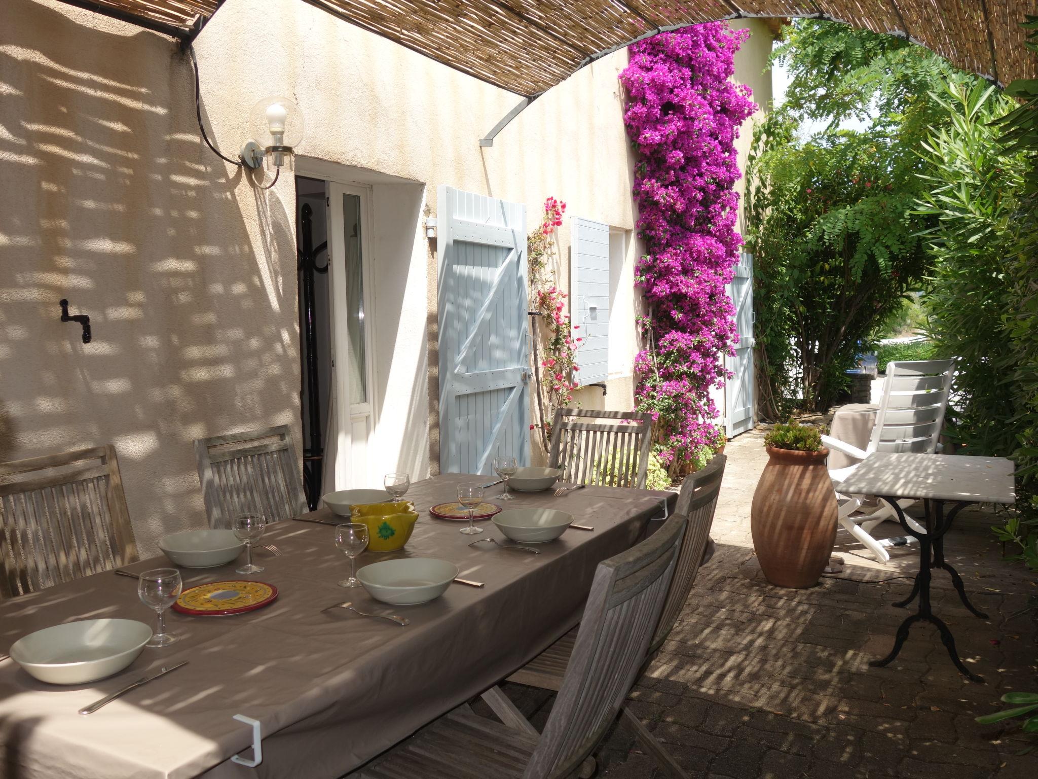 Foto 13 - Casa de 3 quartos em Saint-Cyr-sur-Mer com jardim e vistas do mar