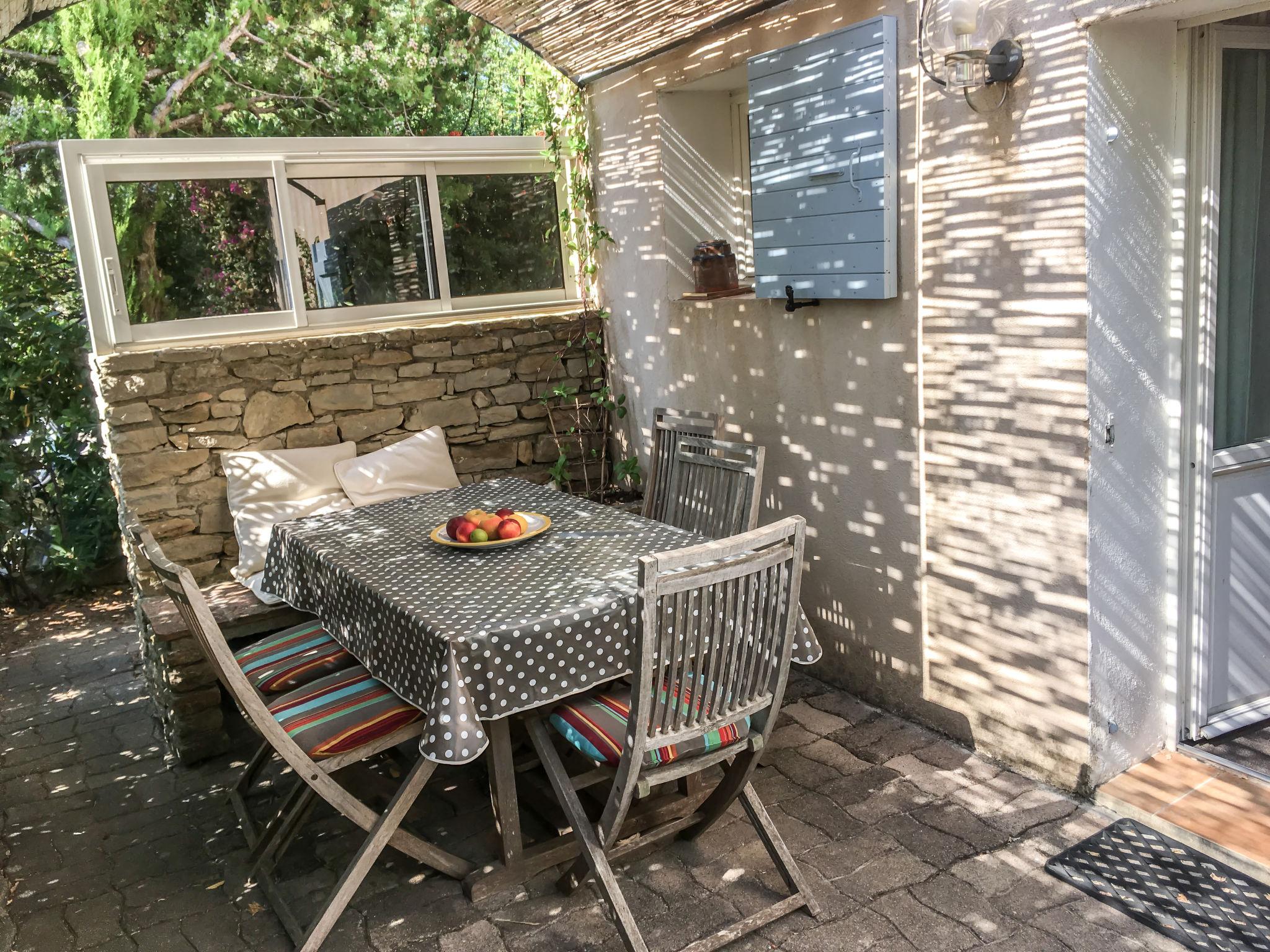 Photo 12 - Maison de 3 chambres à Saint-Cyr-sur-Mer avec jardin et terrasse