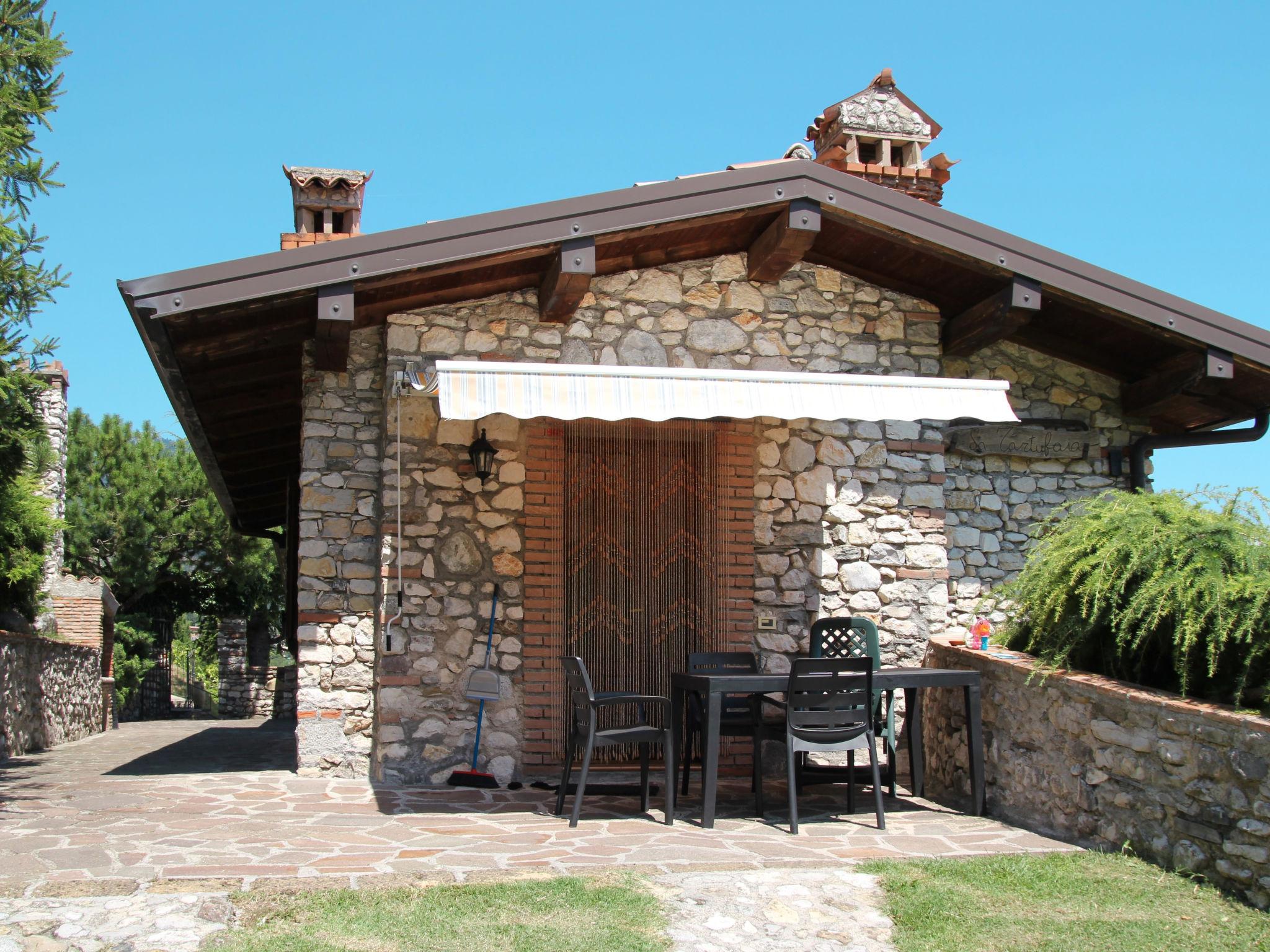 Foto 2 - Apartamento de 1 quarto em Tremosine sul Garda com piscina e jardim