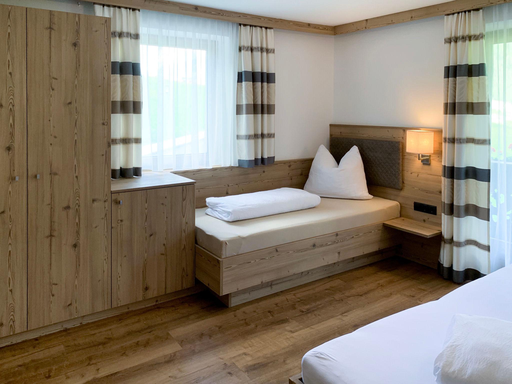 Foto 2 - Appartamento con 3 camere da letto a Schwendau con vista sulle montagne
