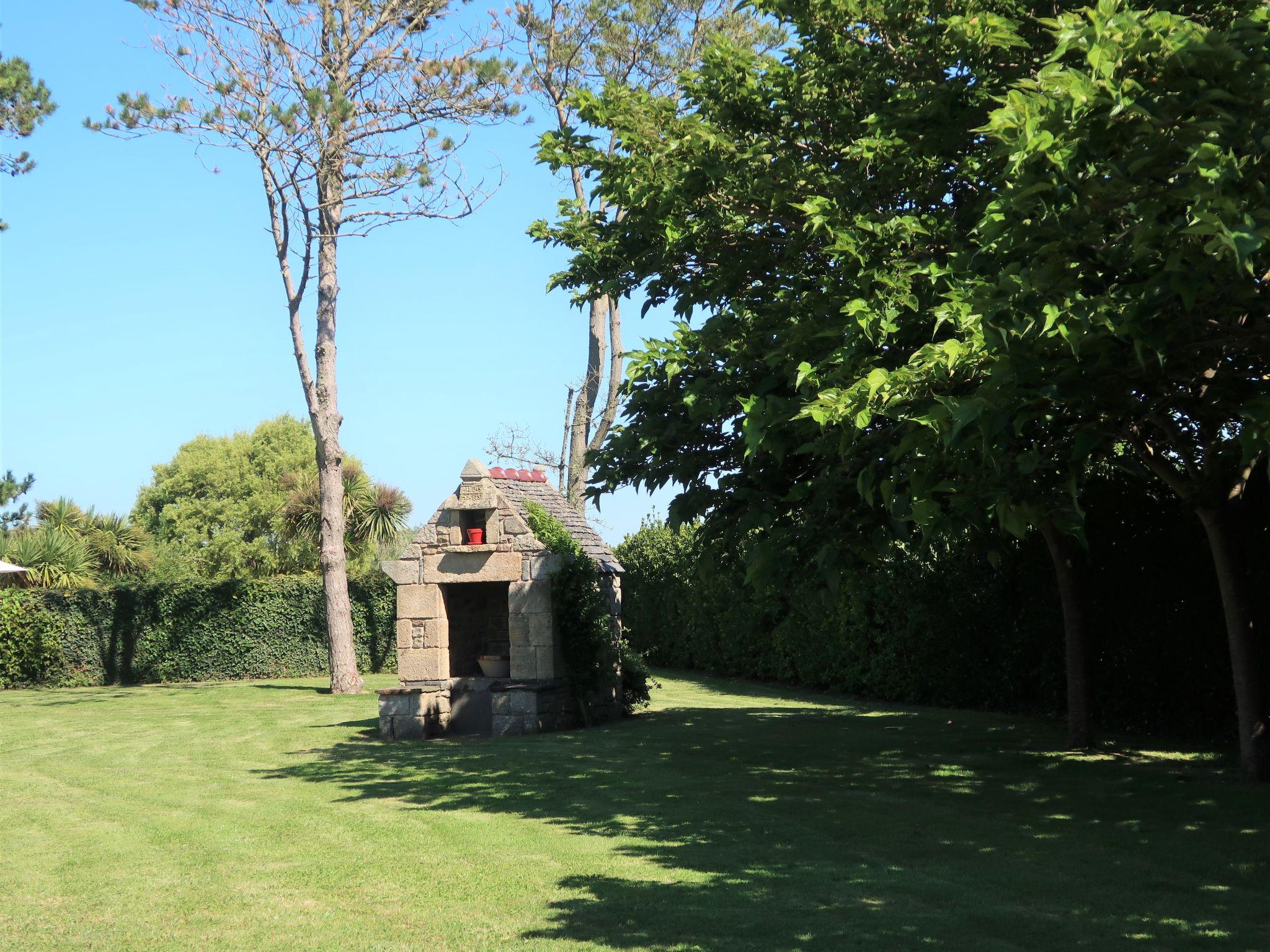 Photo 17 - Maison de 4 chambres à Plouescat avec jardin et vues à la mer