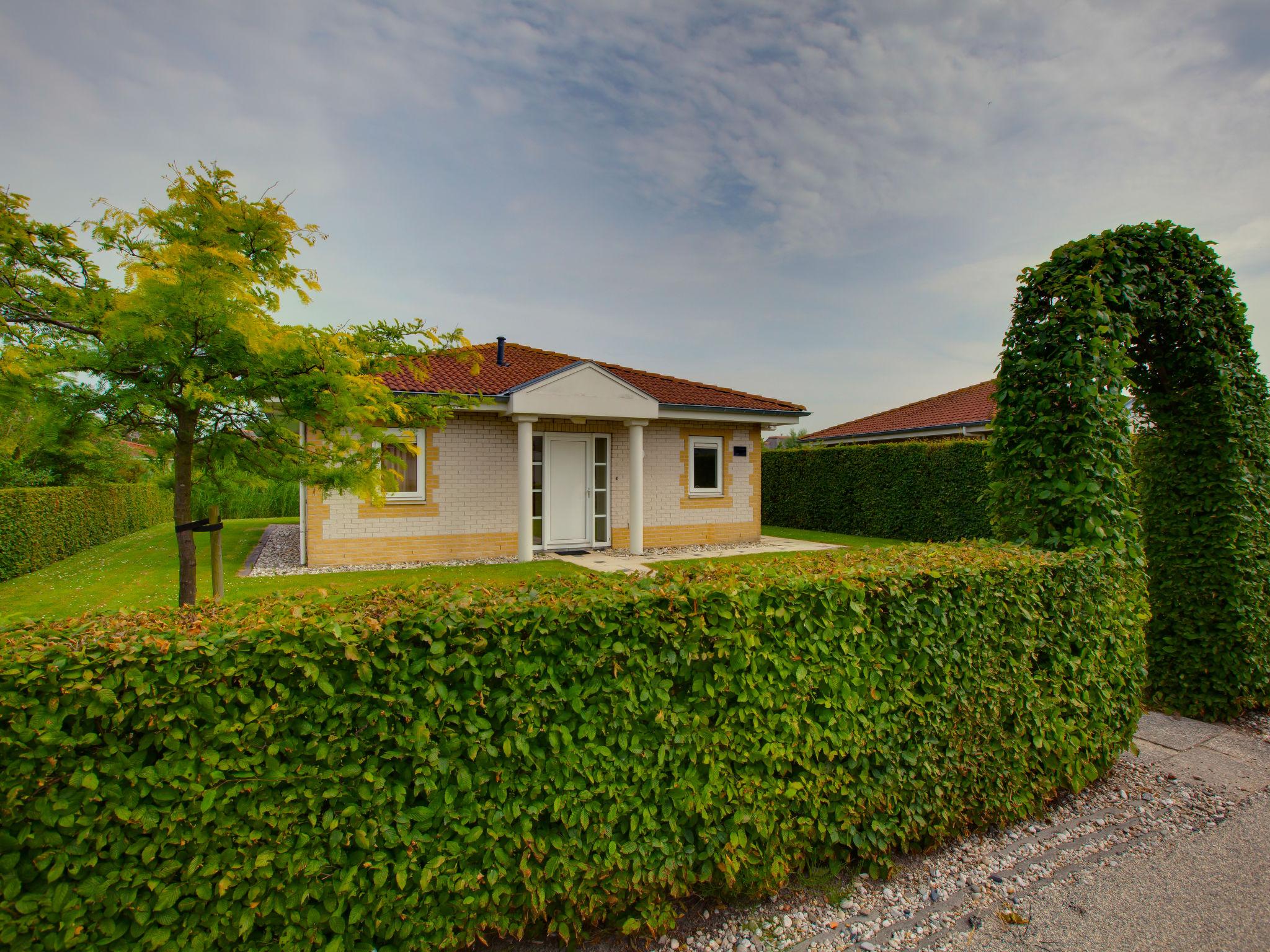 Photo 1 - Maison de 4 chambres à Hellevoetsluis avec piscine et jardin