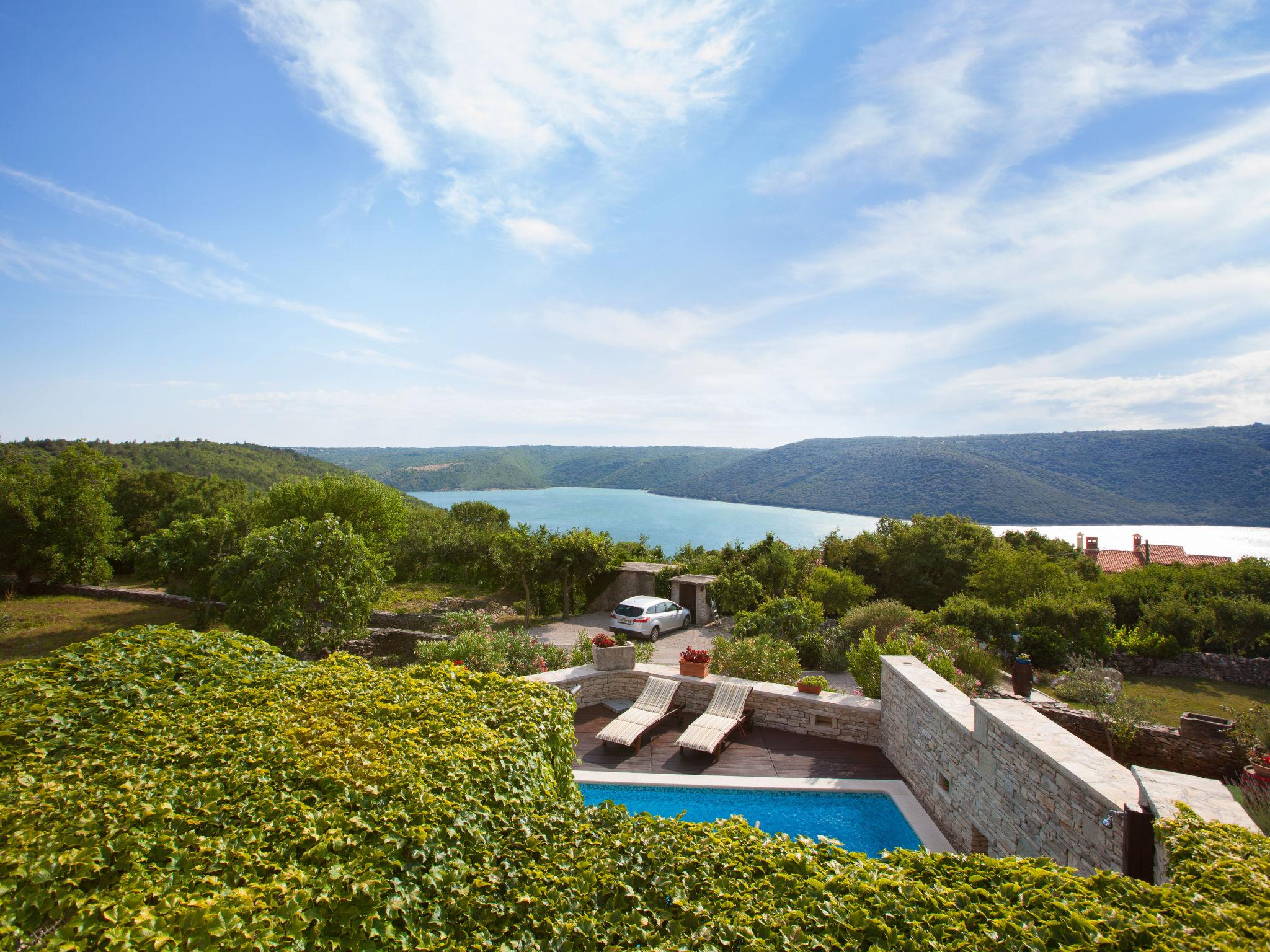 Photo 2 - Maison de 3 chambres à Raša avec piscine privée et vues à la mer