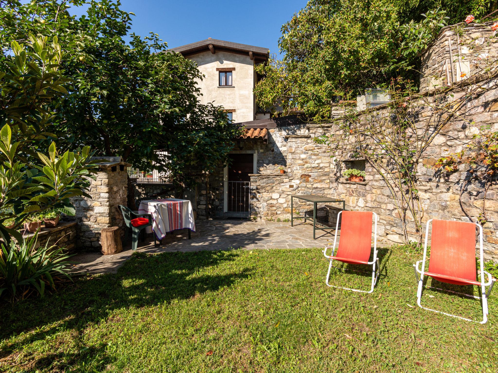 Foto 17 - Apartamento de 1 quarto em Gravedona ed Uniti com piscina e vista para a montanha