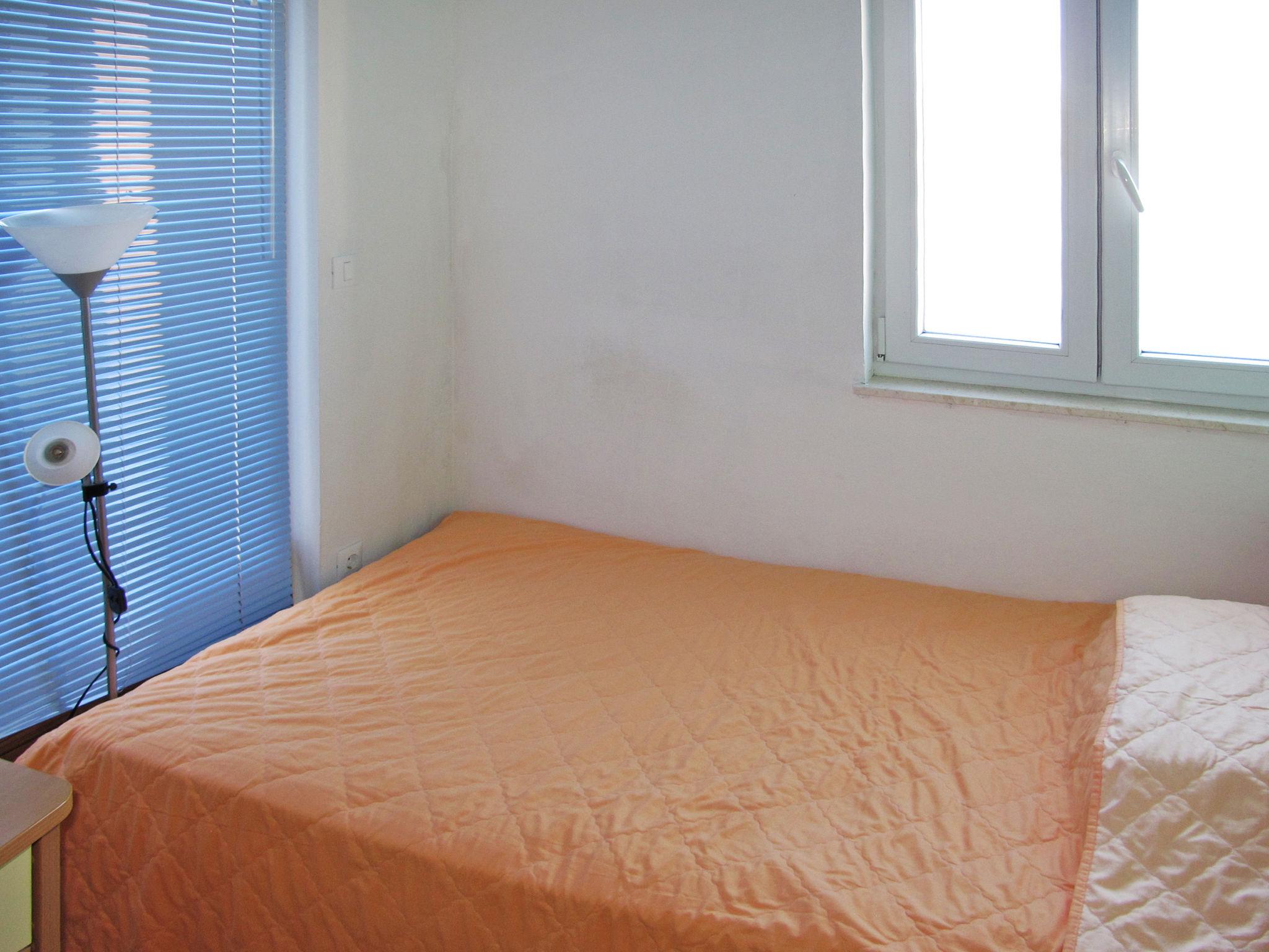 Foto 12 - Appartamento con 3 camere da letto a Sebenico con terrazza