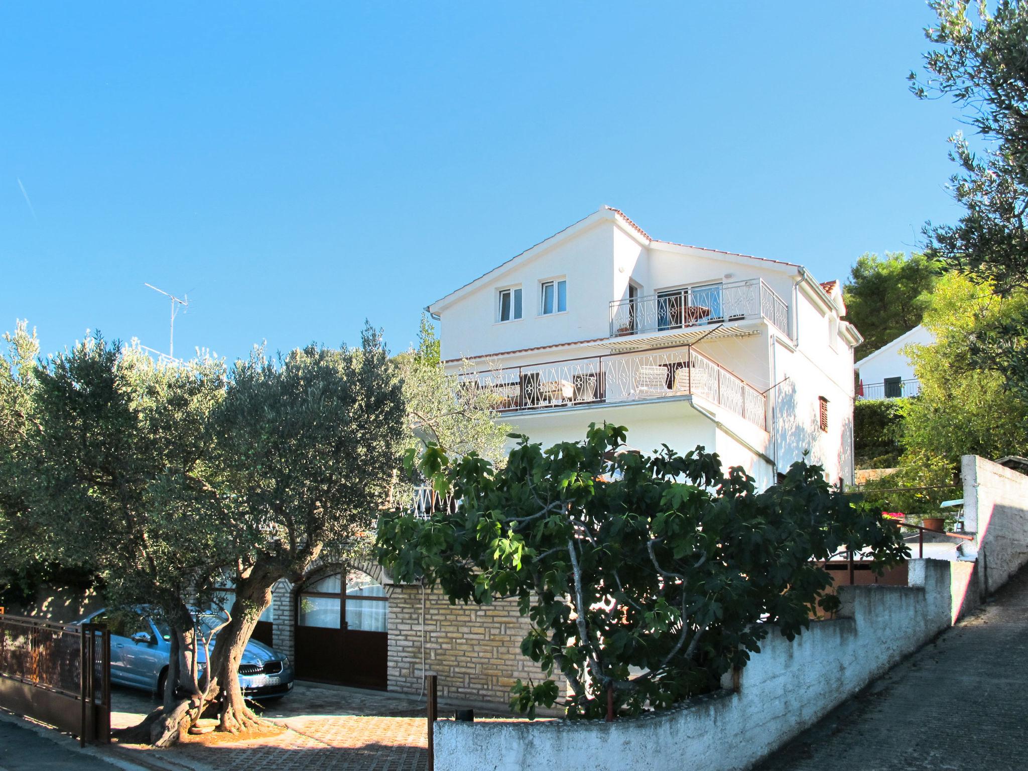 Foto 15 - Apartamento de 3 habitaciones en Sibenik con terraza y vistas al mar