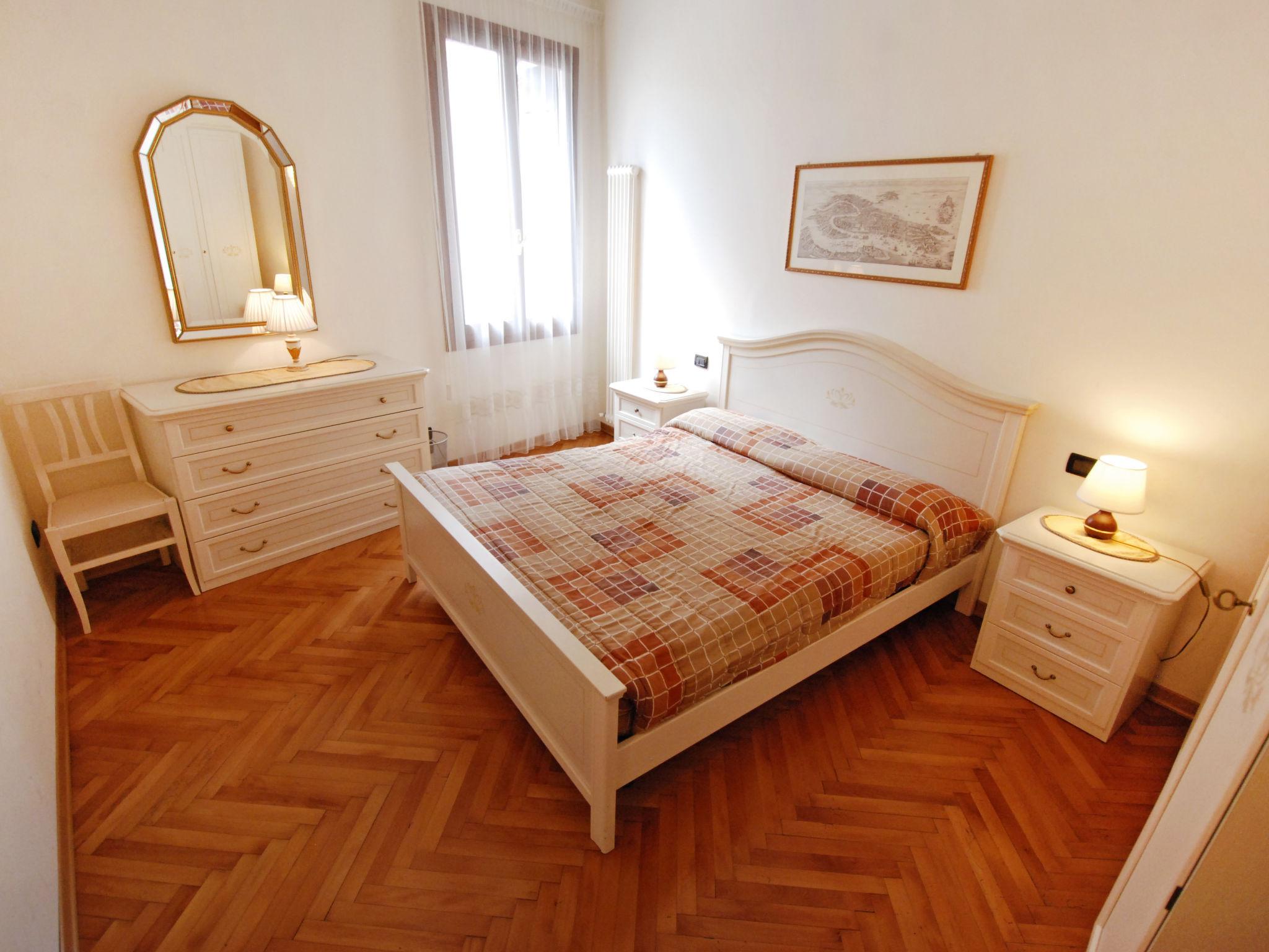 Foto 4 - Apartamento de 2 quartos em Veneza