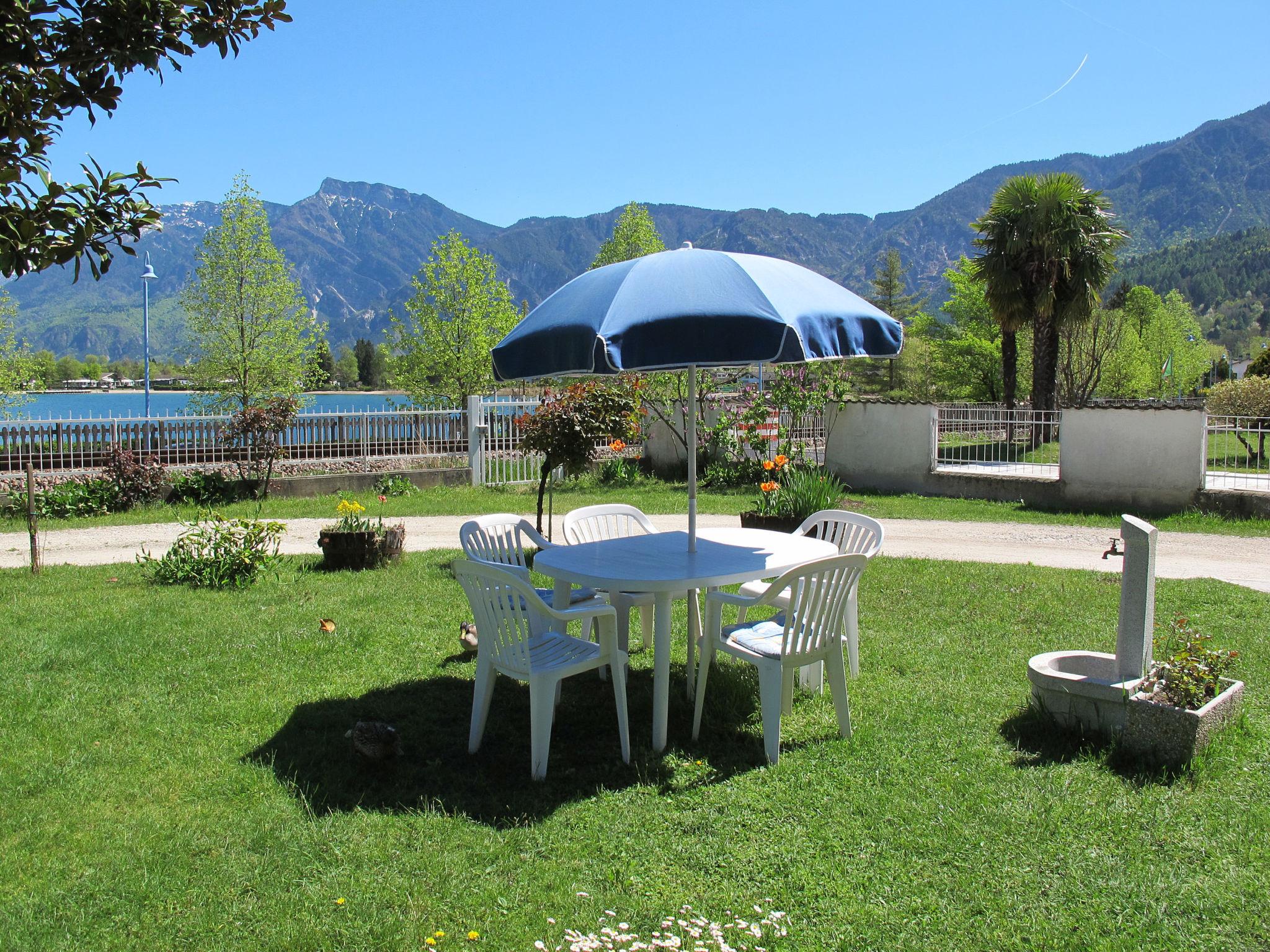 Foto 3 - Apartamento de 1 habitación en Calceranica al Lago con jardín y vistas a la montaña