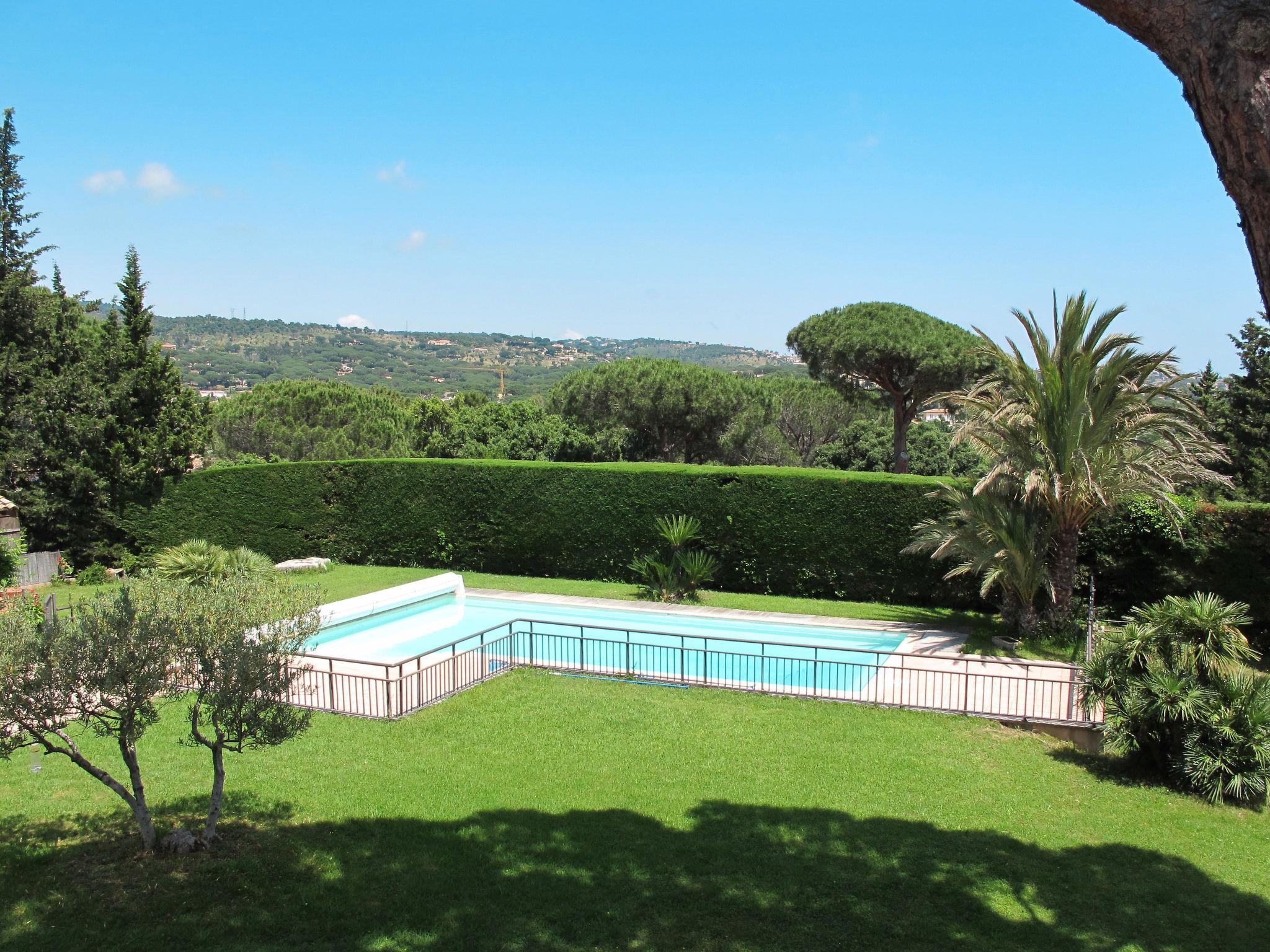 Foto 16 - Apartamento de 1 quarto em Sainte-Maxime com piscina e vistas do mar