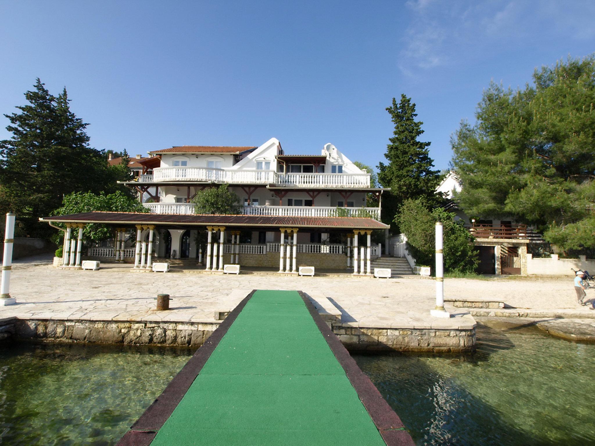 Foto 19 - Apartment mit 3 Schlafzimmern in Jasenice mit terrasse und blick aufs meer