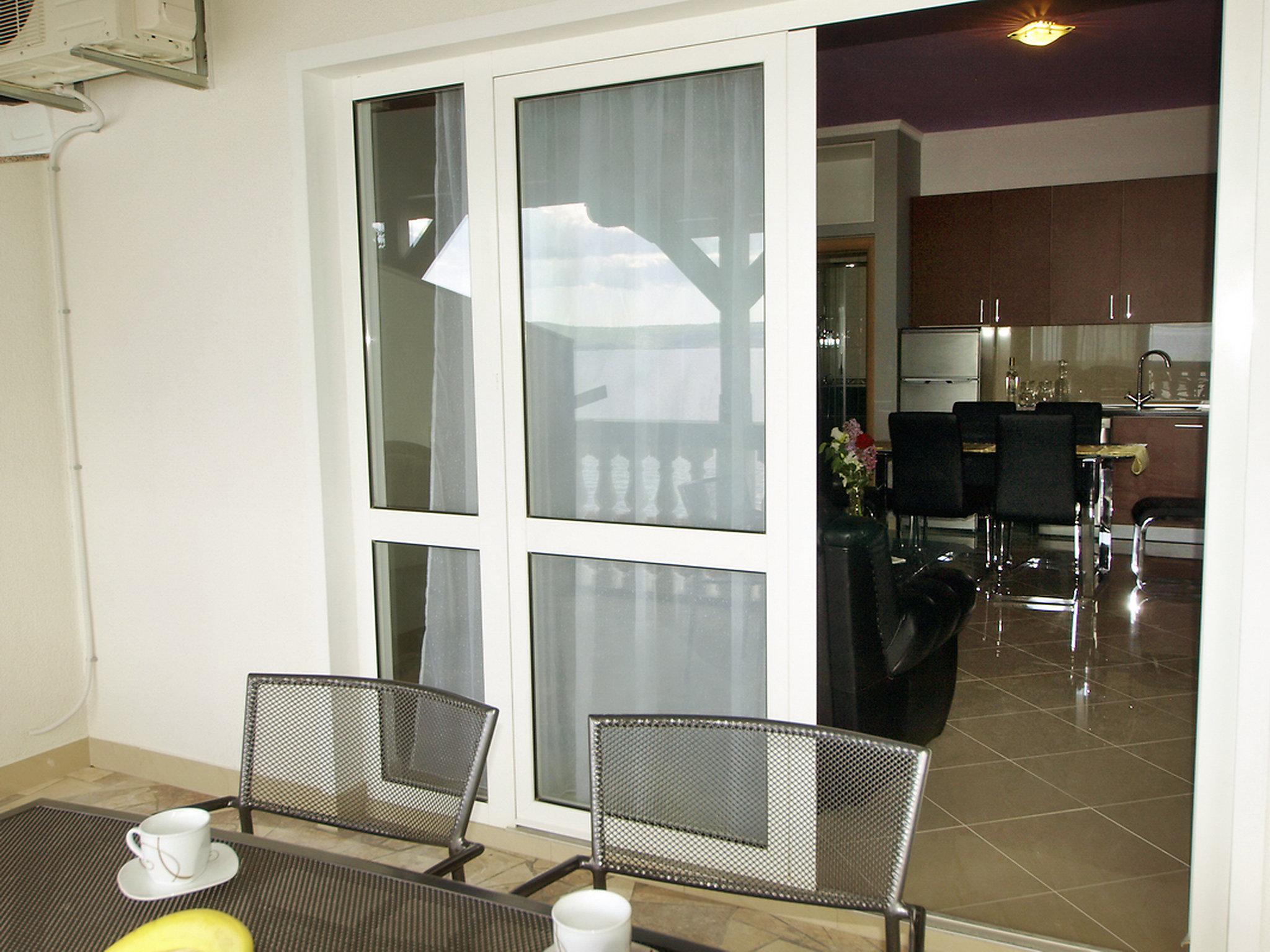 Foto 10 - Apartamento de 3 habitaciones en Jasenice con terraza y vistas al mar