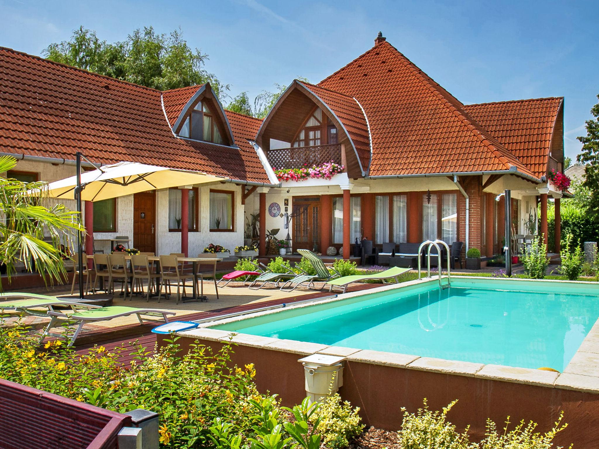 Photo 1 - Appartement en Balatonmáriafürdő avec piscine et jardin