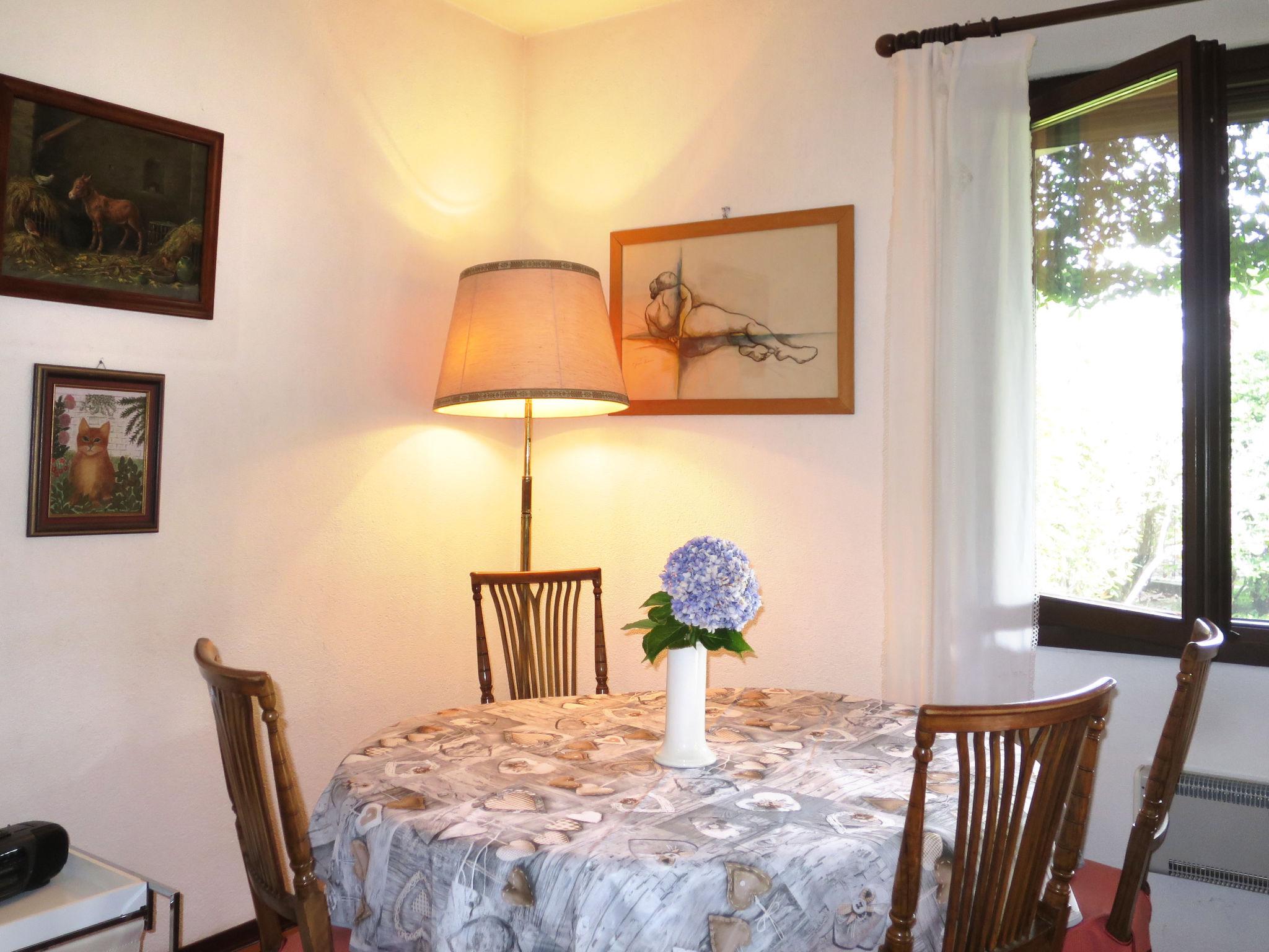 Photo 6 - 2 bedroom Apartment in Belgirate with garden