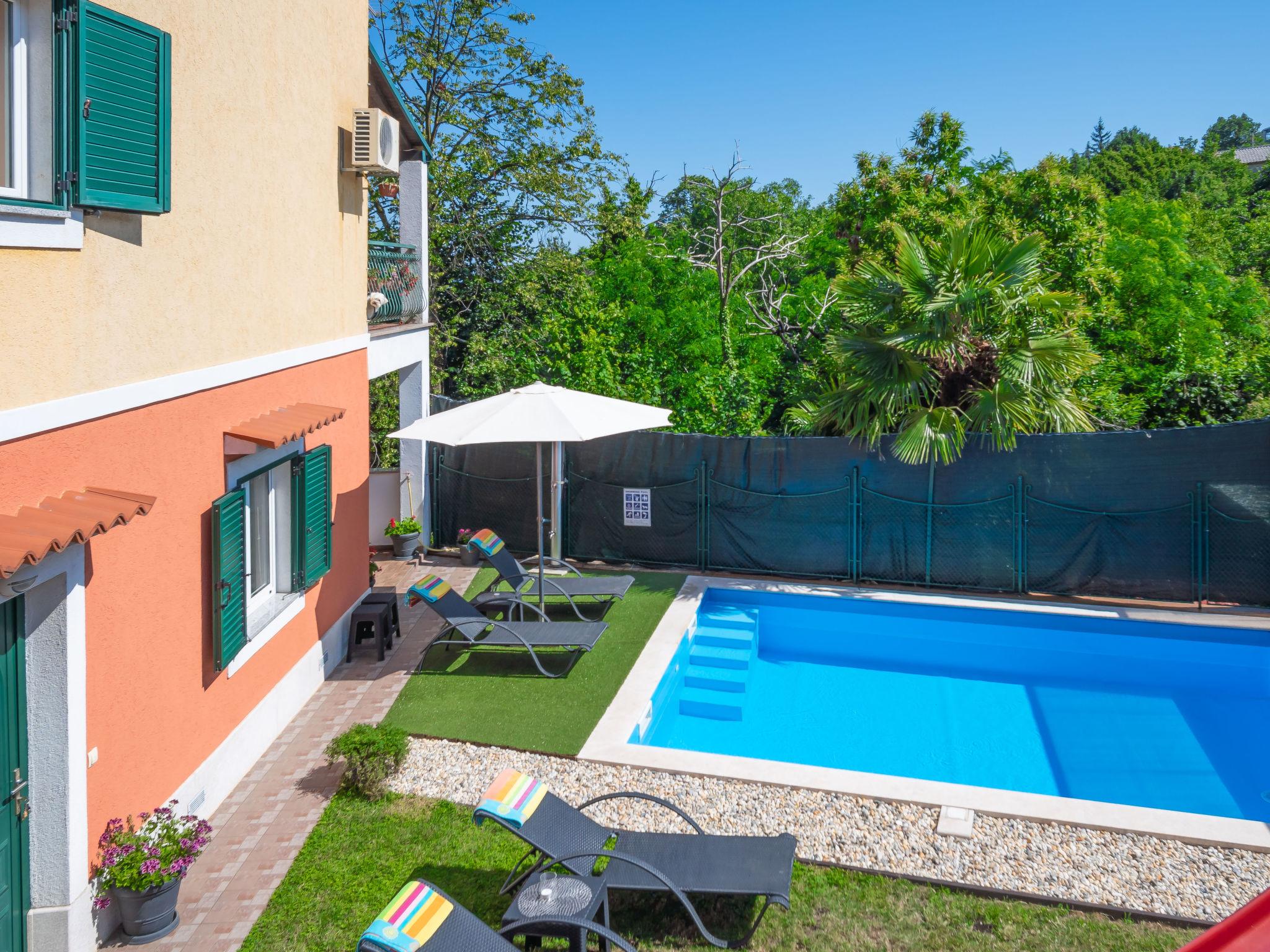 Foto 34 - Apartamento de 2 quartos em Opatija com piscina privada e jardim