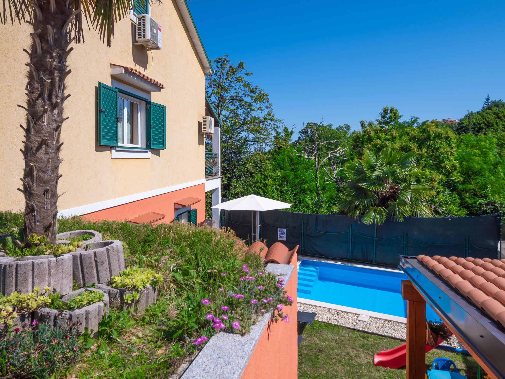 Foto 33 - Apartamento de 2 habitaciones en Opatija con piscina privada y vistas al mar