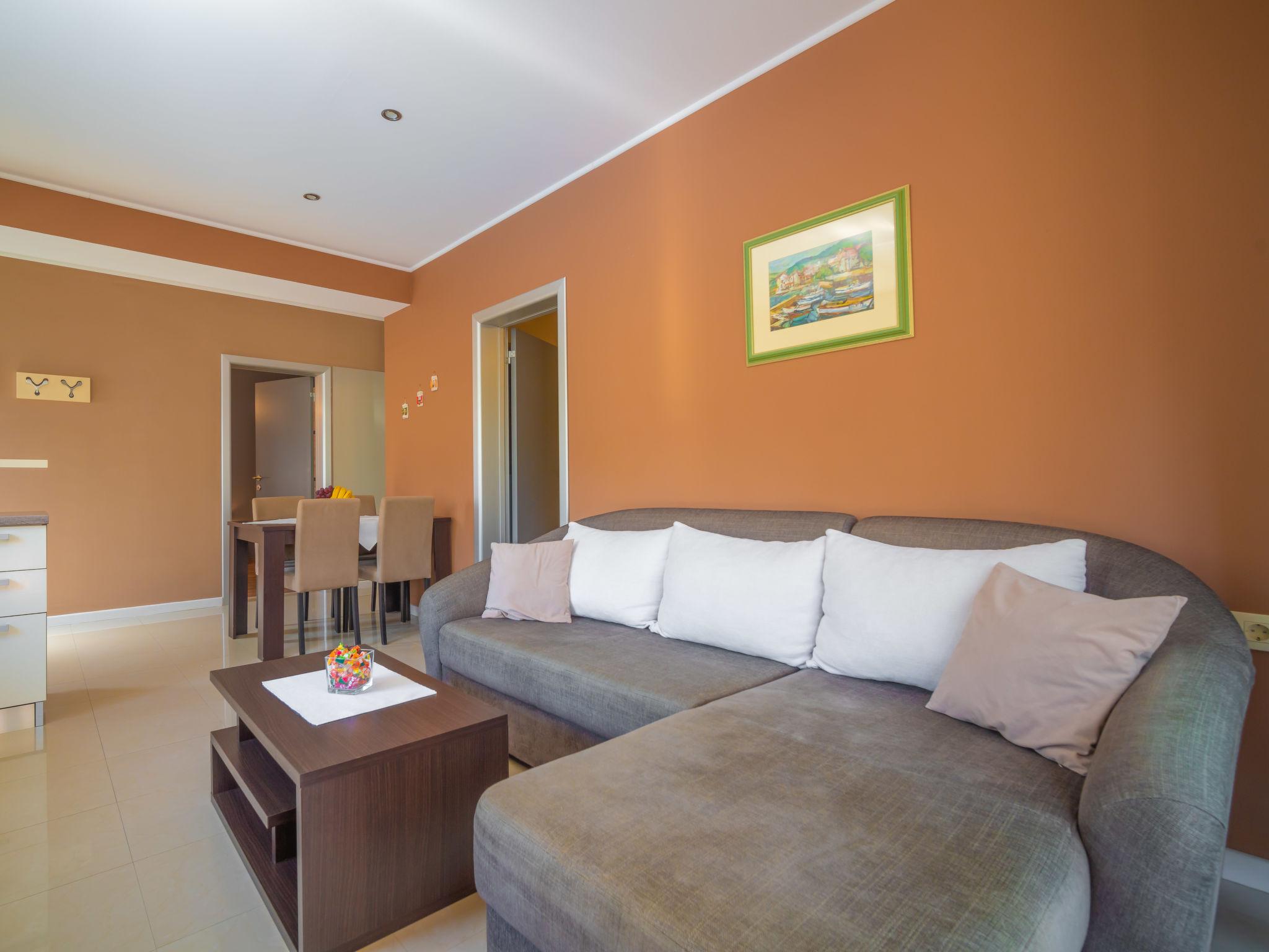 Photo 10 - 2 bedroom Apartment in Opatija with private pool and garden