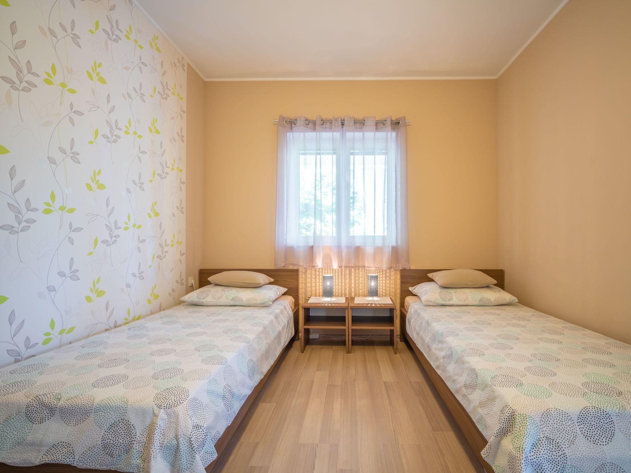 Foto 29 - Apartamento de 2 quartos em Opatija com piscina privada e jardim