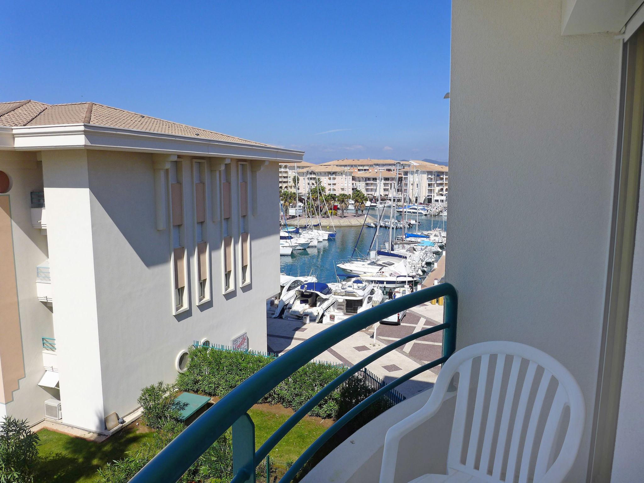 Photo 2 - 1 bedroom Apartment in Fréjus with swimming pool and sea view