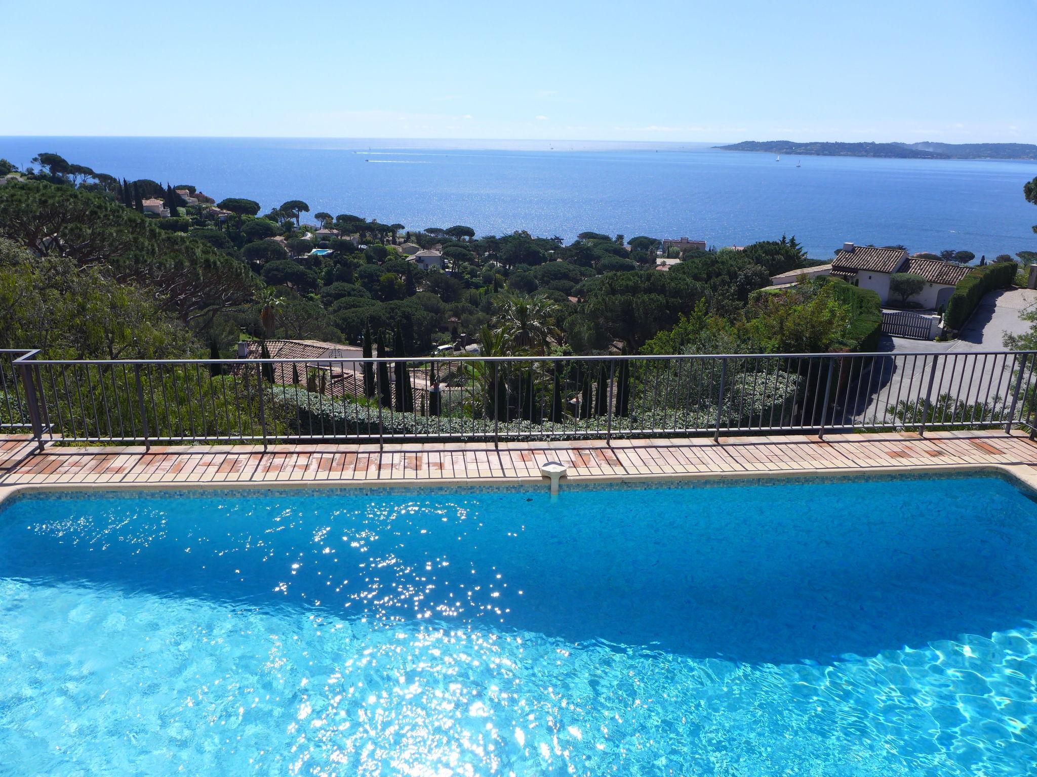 Foto 2 - Casa con 4 camere da letto a Sainte-Maxime con piscina privata e vista mare