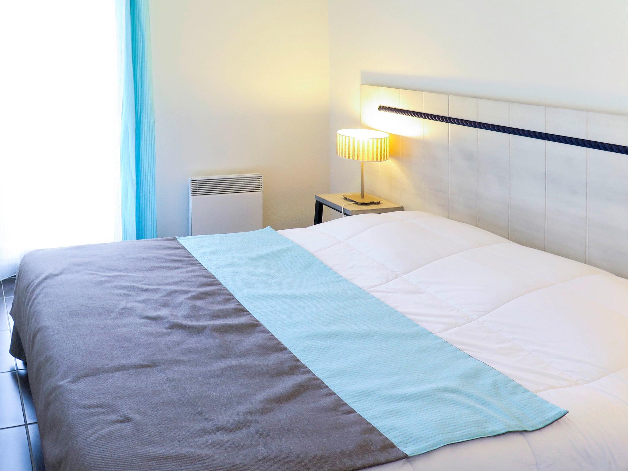 Foto 4 - Appartamento con 2 camere da letto a Saint-Palais-sur-Mer con piscina e vista mare