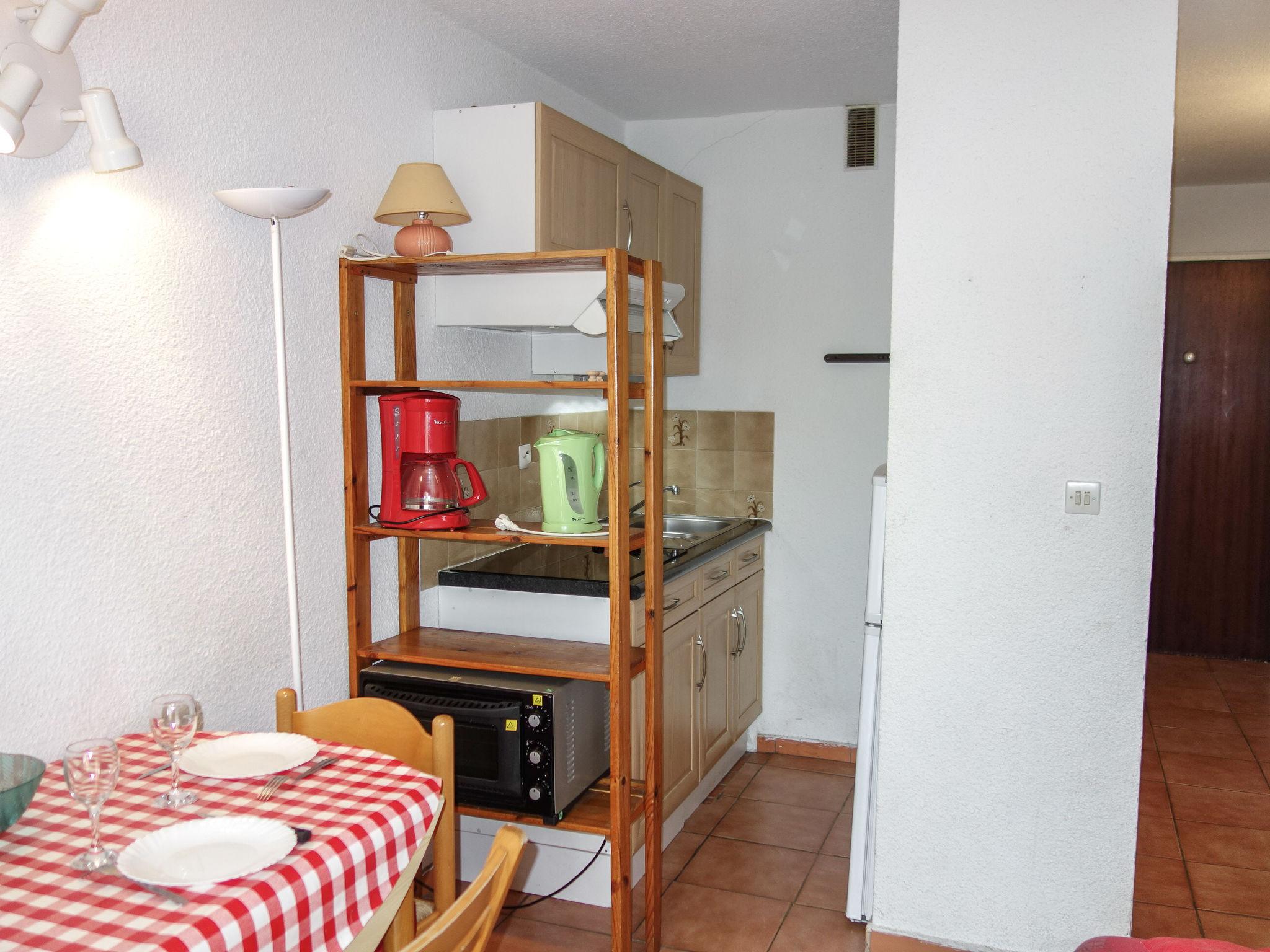Foto 9 - Appartamento con 1 camera da letto a Le Barcarès con piscina e vista mare