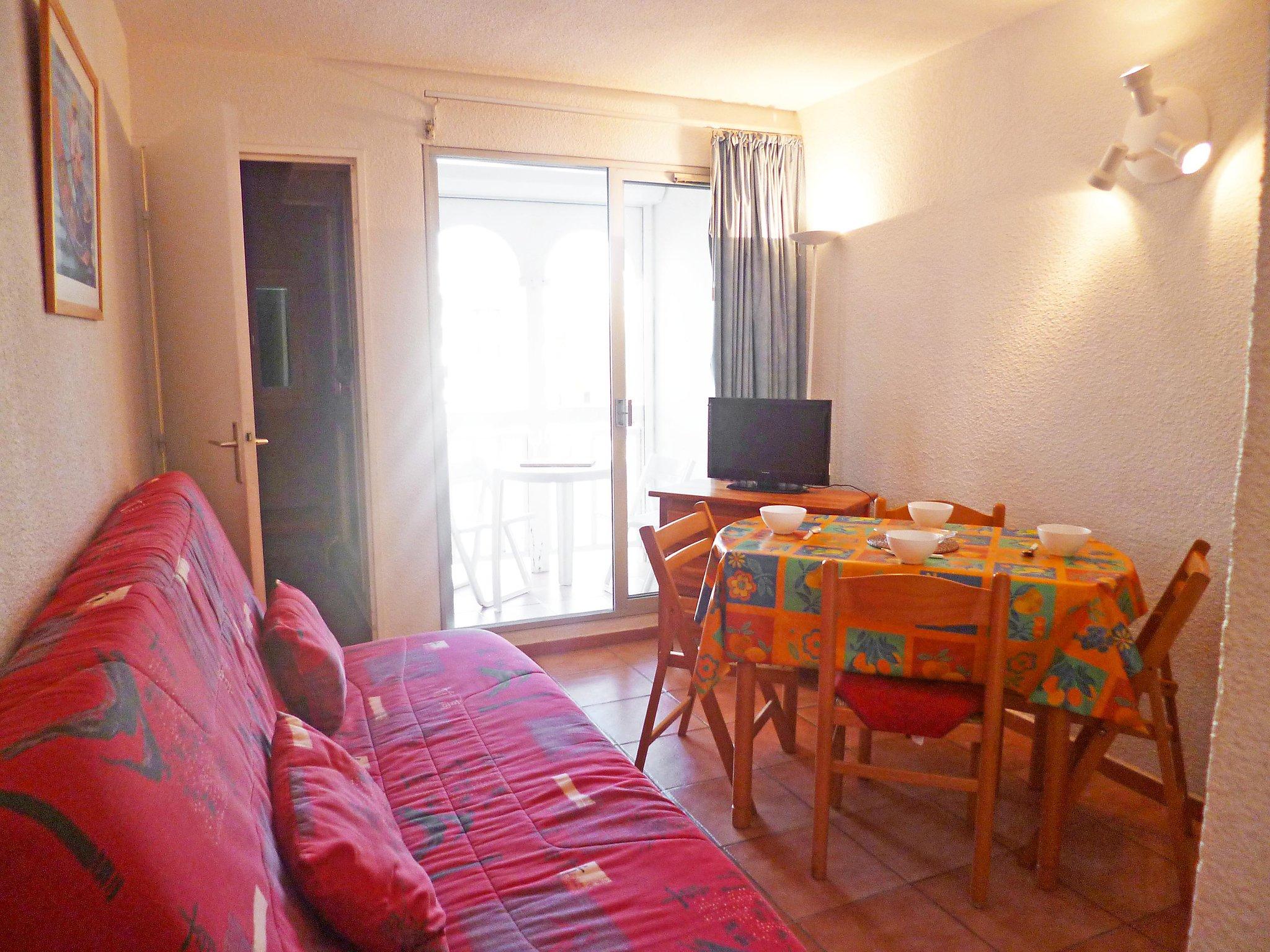 Foto 4 - Appartamento con 1 camera da letto a Le Barcarès con piscina e vista mare