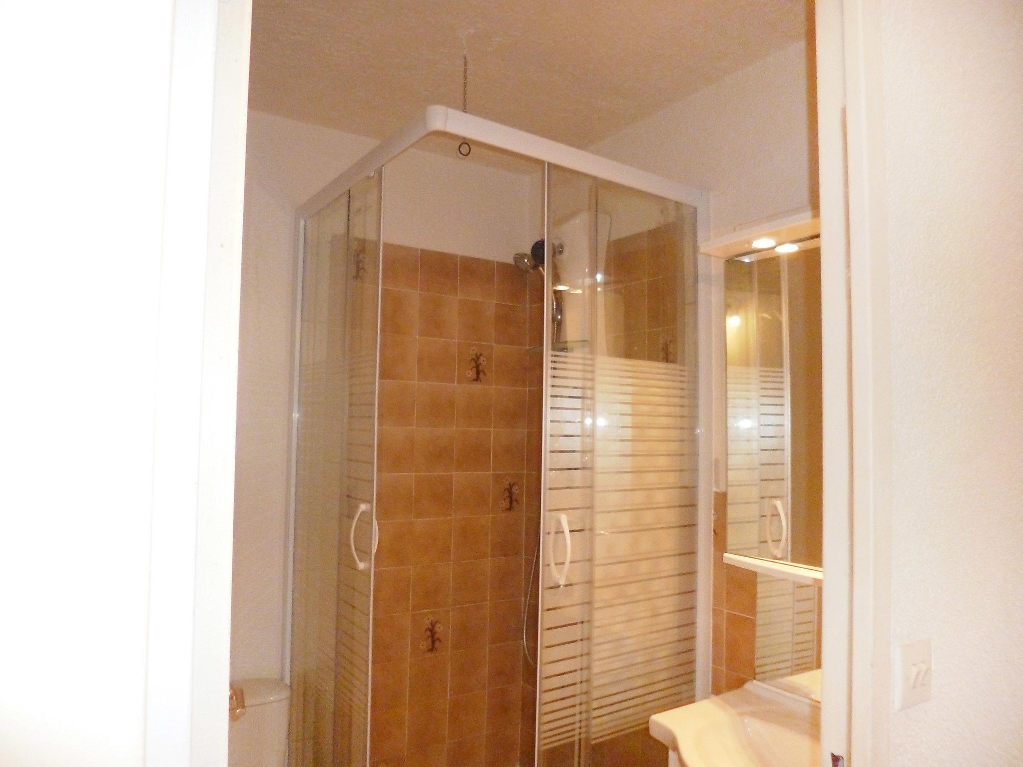 Foto 11 - Appartamento con 1 camera da letto a Le Barcarès con piscina e vista mare