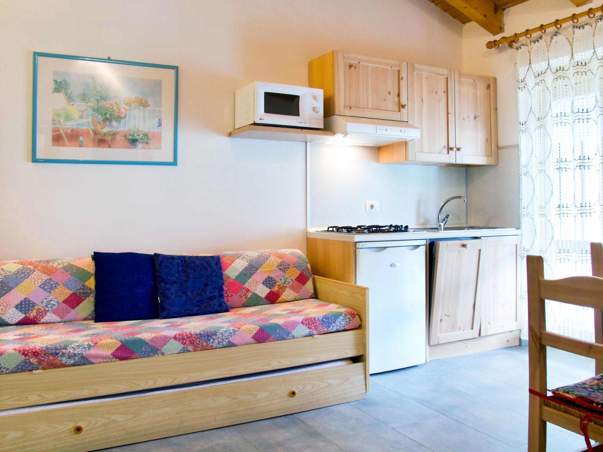 Foto 11 - Apartment mit 1 Schlafzimmer in Ledro mit schwimmbad und blick auf die berge