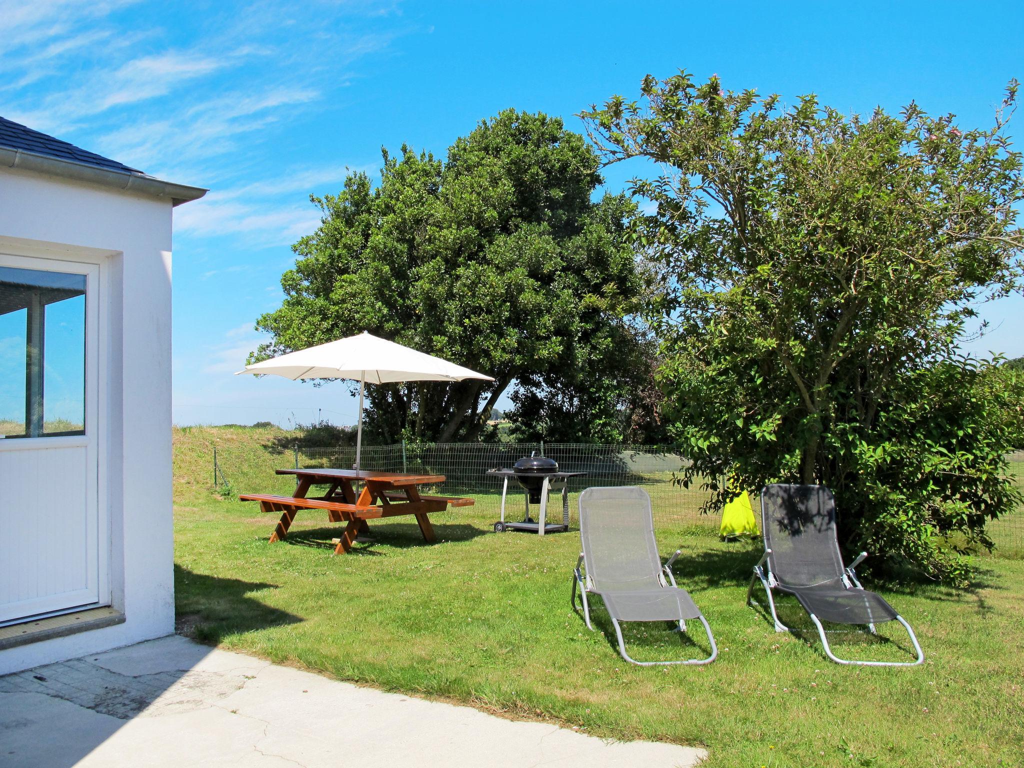 Foto 7 - Haus mit 4 Schlafzimmern in Plounévez-Lochrist mit garten und blick aufs meer