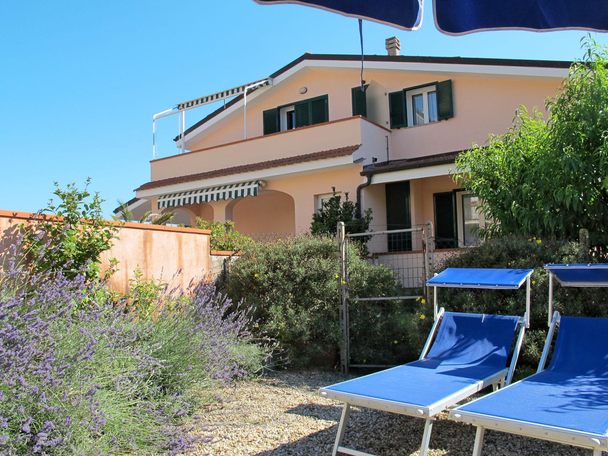Photo 2 - Appartement de 2 chambres à Diano Castello avec piscine et vues à la mer