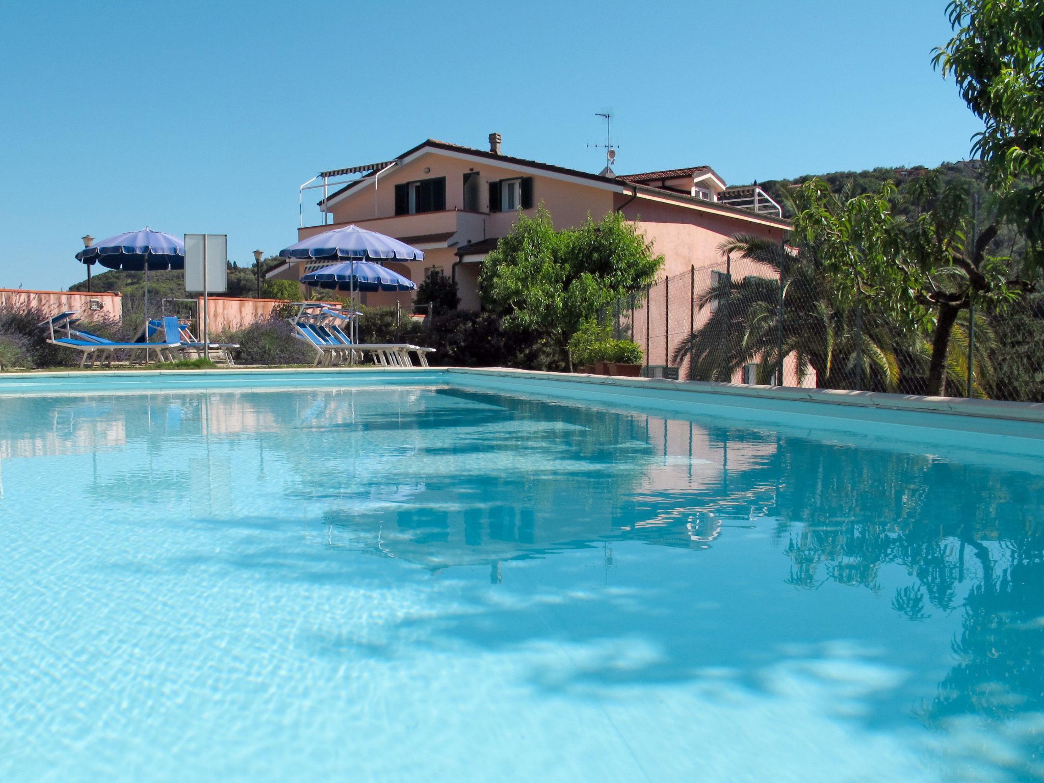Foto 1 - Apartamento de 1 quarto em Diano Castello com piscina e vistas do mar