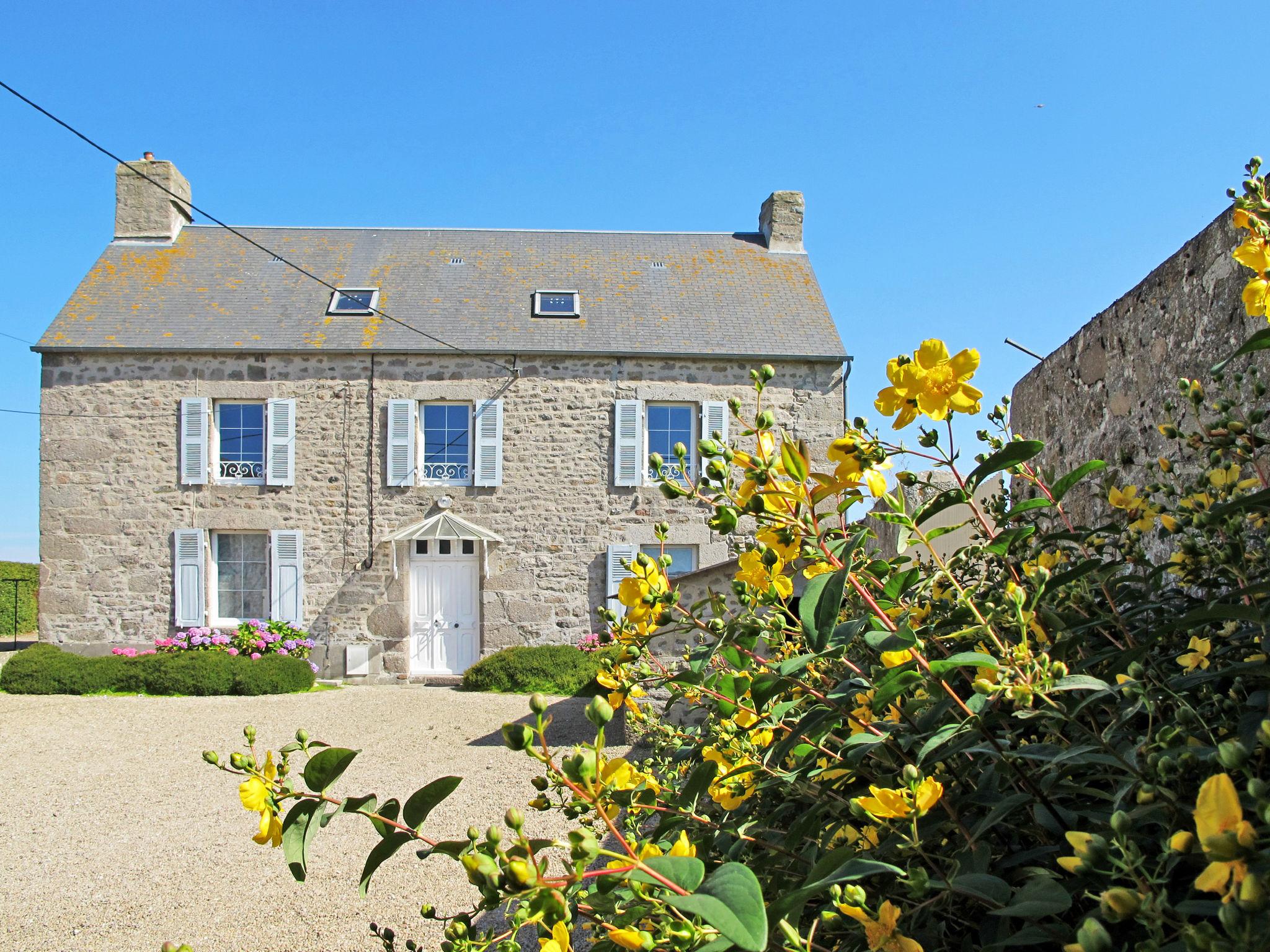 Photo 1 - Maison de 2 chambres à Réville avec jardin