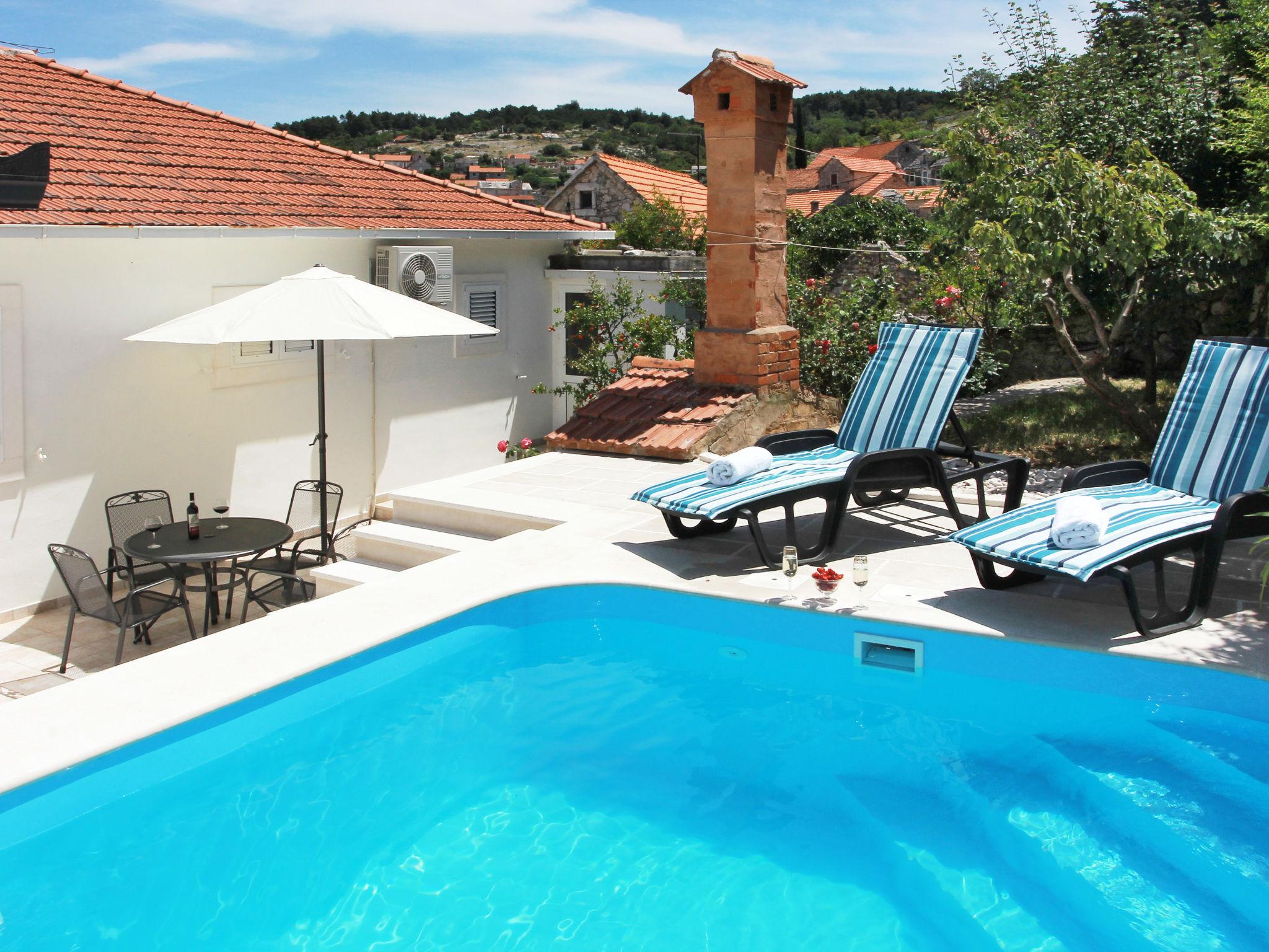 Foto 2 - Casa de 3 quartos em Nerežišća com piscina privada e vistas do mar