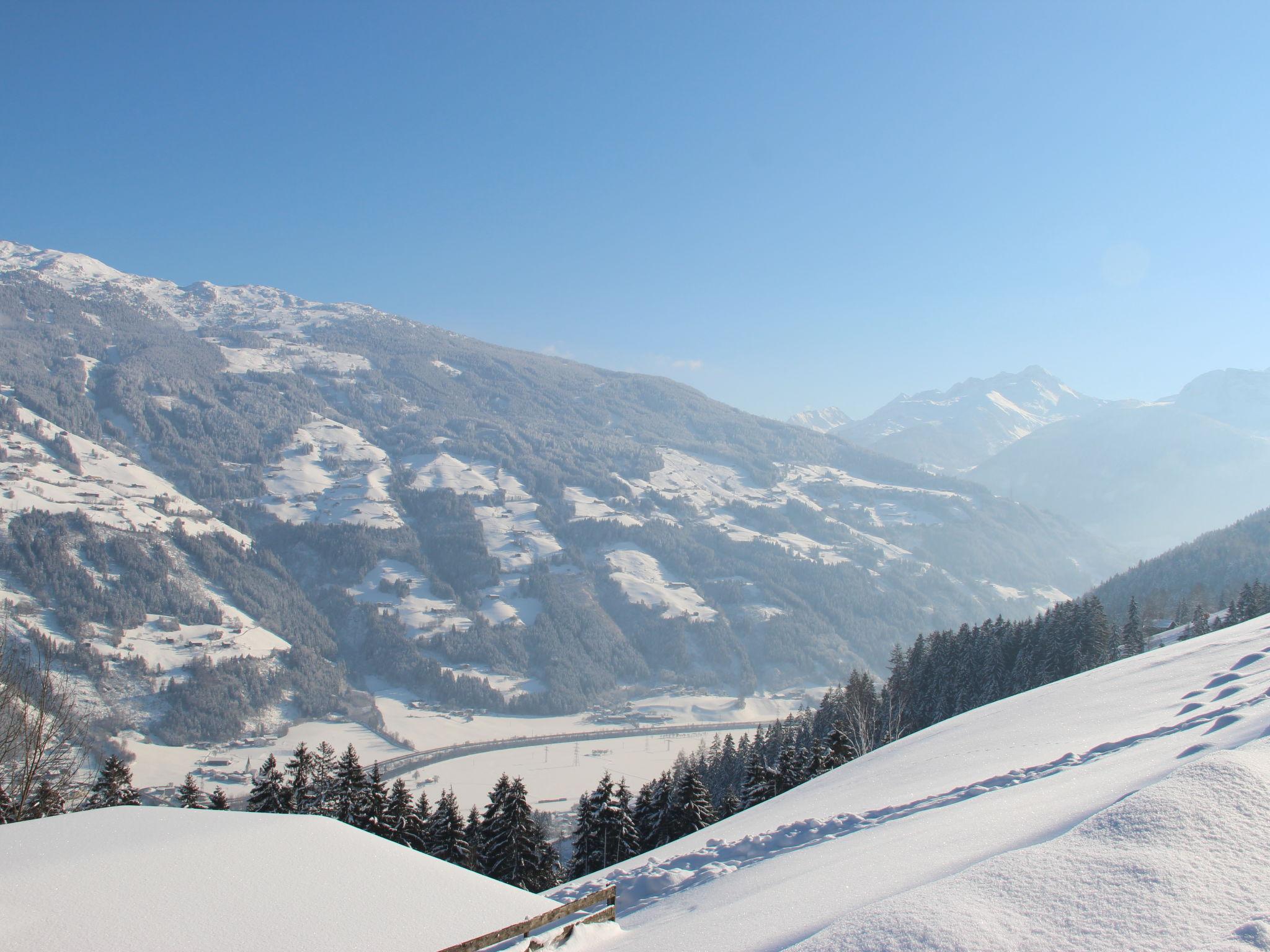 Photo 13 - 2 bedroom Apartment in Aschau im Zillertal with garden and mountain view