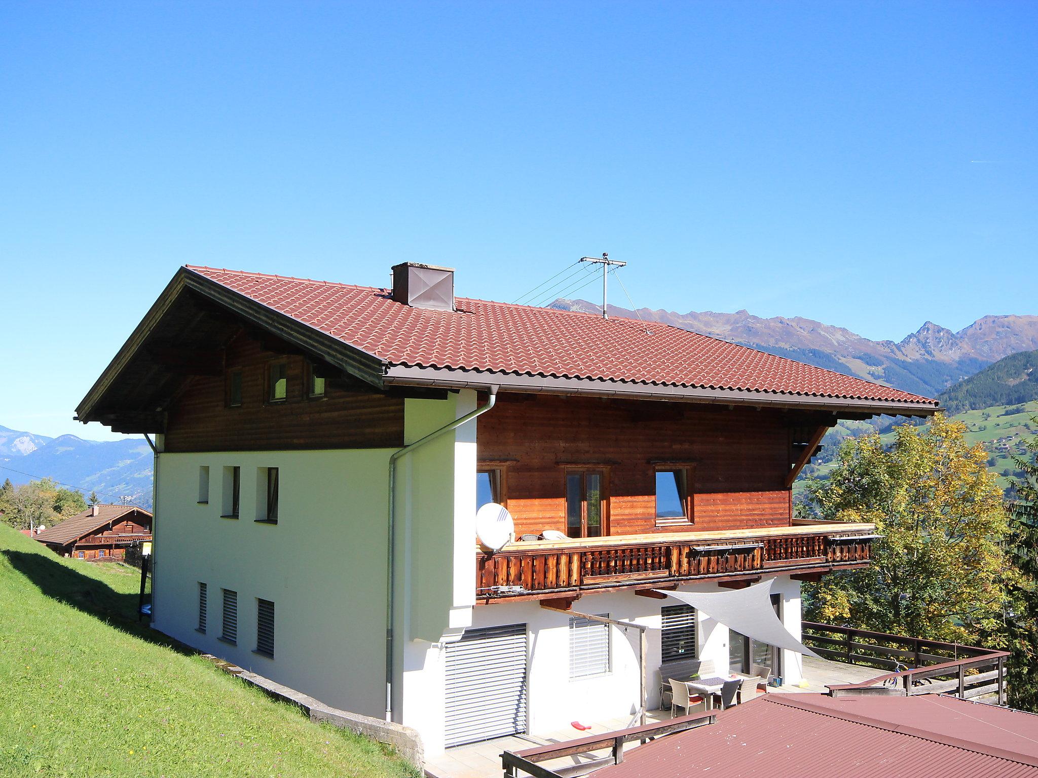 Foto 18 - Appartamento con 3 camere da letto a Aschau im Zillertal con vista sulle montagne