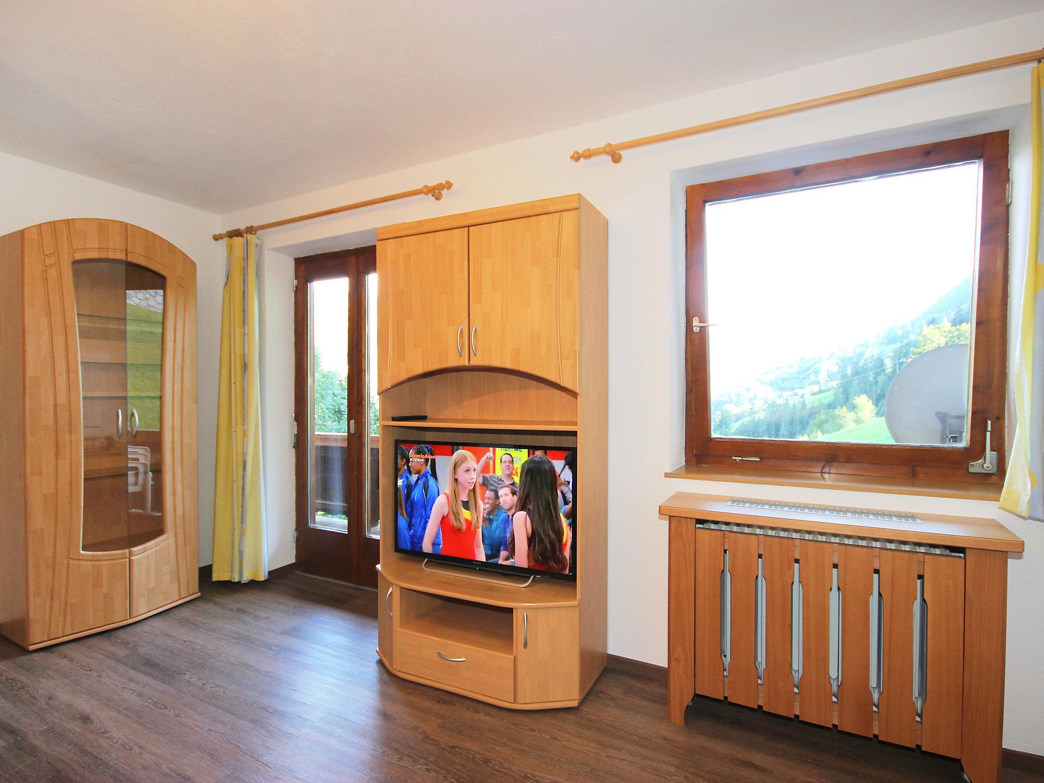 Foto 11 - Apartamento de 3 quartos em Aschau im Zillertal com vista para a montanha