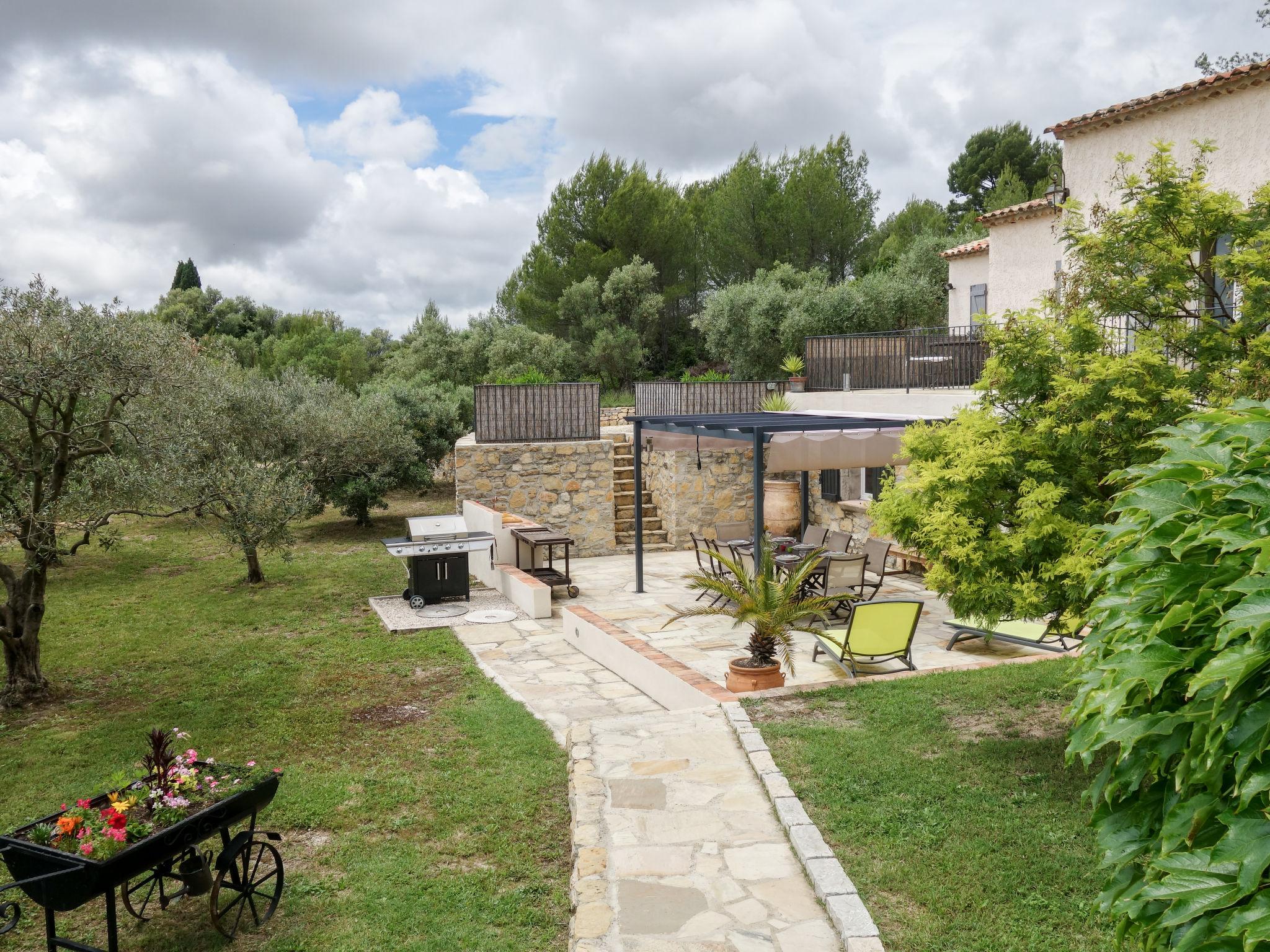 Photo 24 - 2 bedroom Apartment in Le Castellet with private pool and sea view