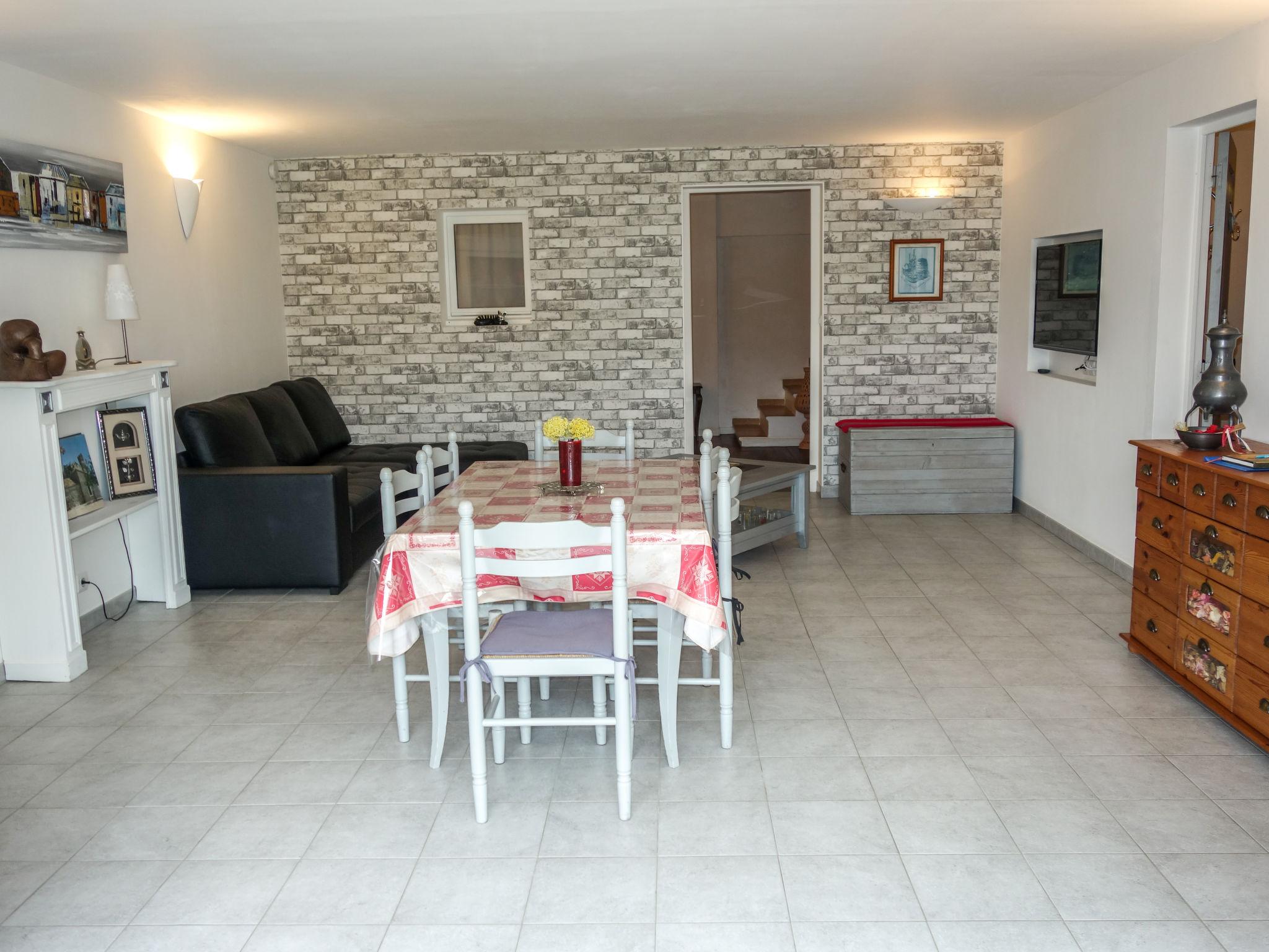 Photo 9 - 2 bedroom Apartment in Le Castellet with private pool and garden