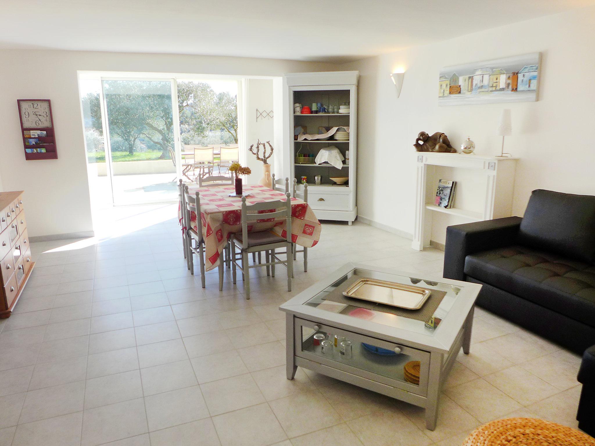 Photo 10 - 2 bedroom Apartment in Le Castellet with private pool and garden